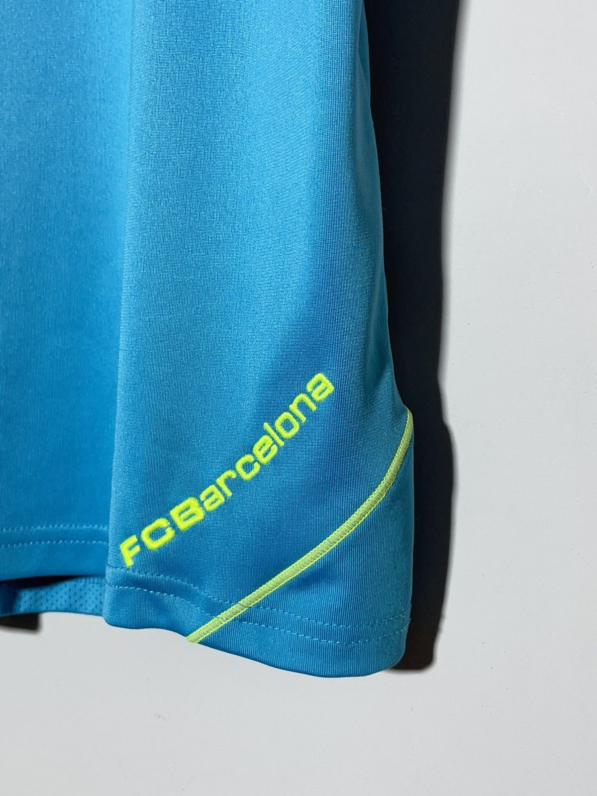 Vintage FC Barcelona Nike Vintage Hype Y2k Football Training Jersey Size US M / EU 48-50 / 2 - 6 Thumbnail