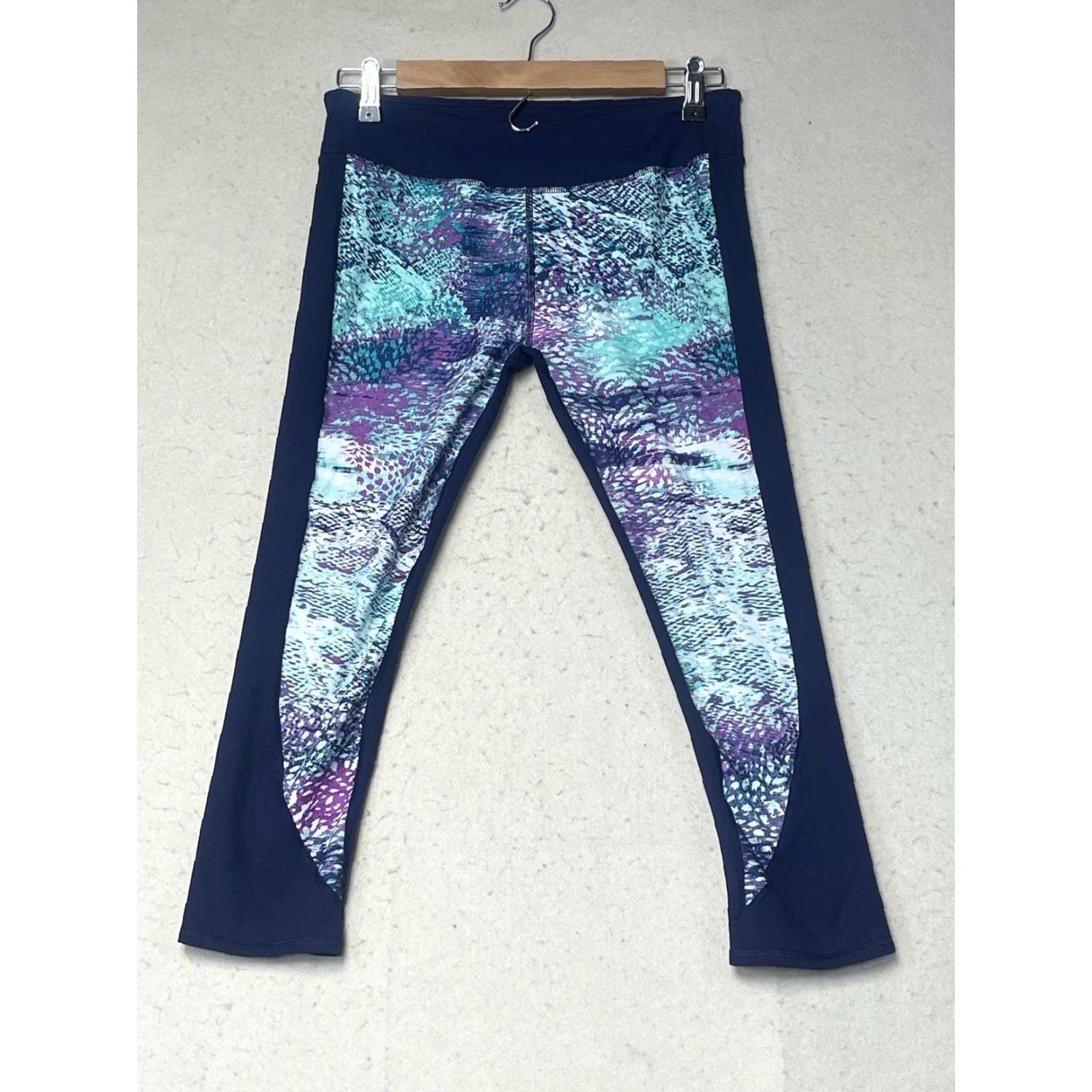 Fabletics Fabletics Leggings Womens Small Navy Blue Teal Purple Multicolor Cropped Capris Capris Pattern Size S Women Size 28" / US 6 / IT 42 - 2 Thumbnail