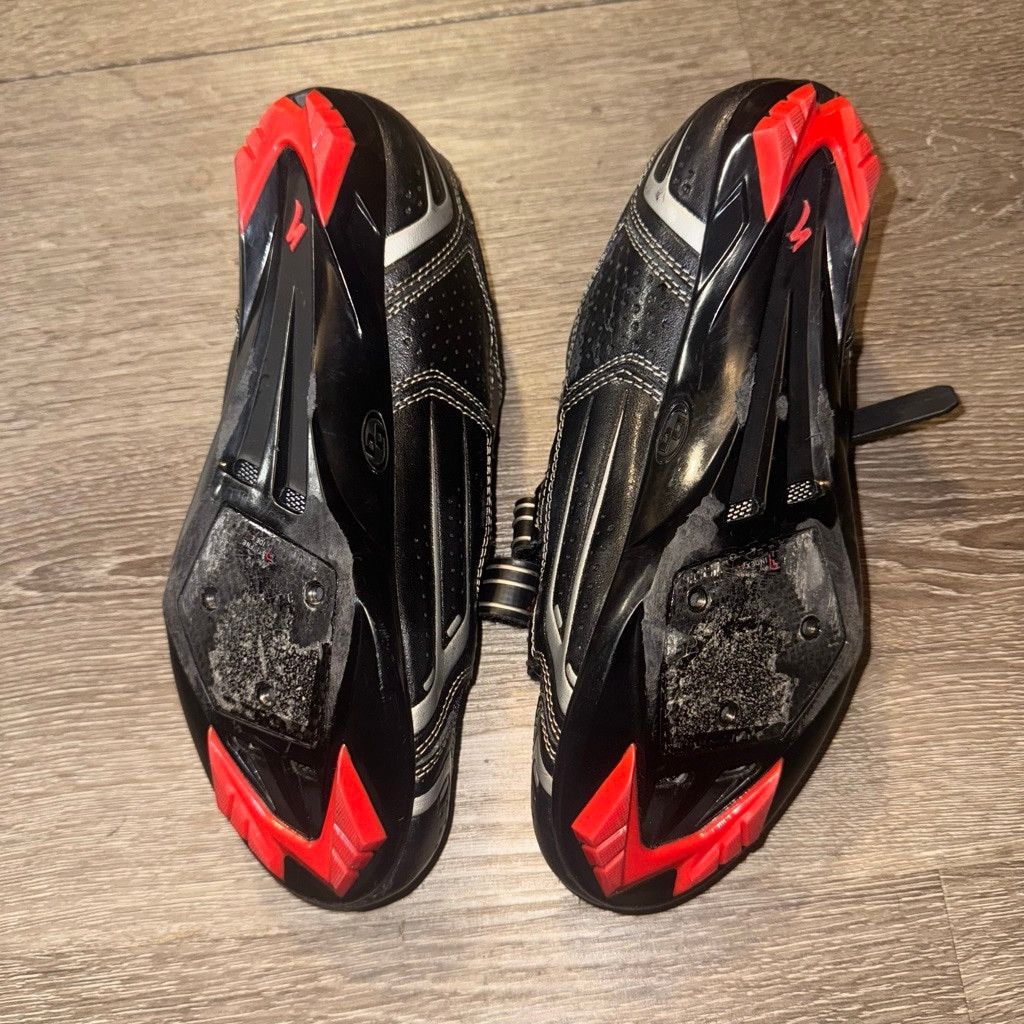 Sports Specialties Women's Specialized Black & Red Carbon Cycling Shoes Size 7 Size US 7 / IT 37 - 8 Thumbnail