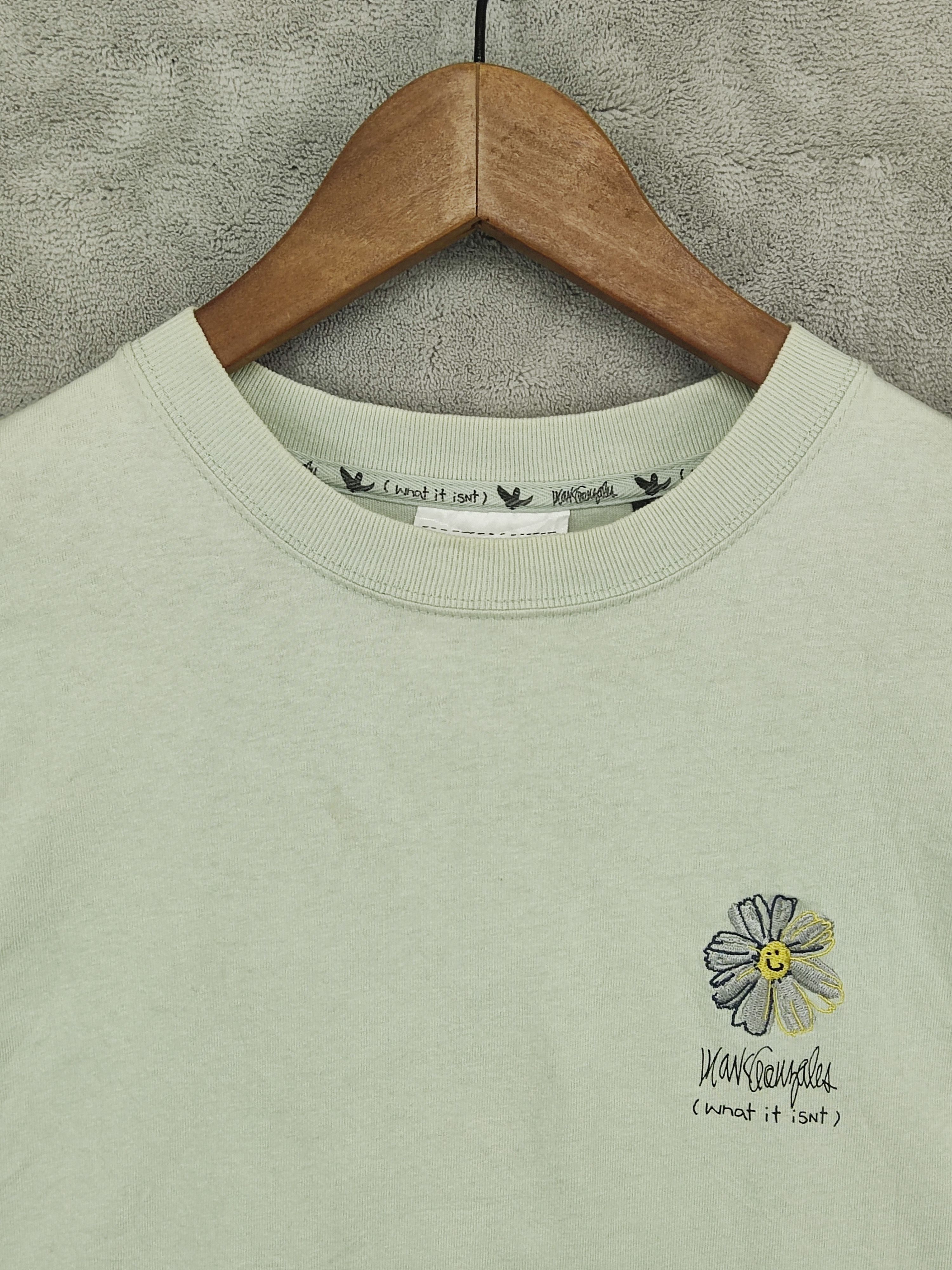 Japanese Brand Mark Gonzales What it isNt Flower Embroidered Art T-shirt Size US S / EU 44-46 / 1 - 7 Thumbnail