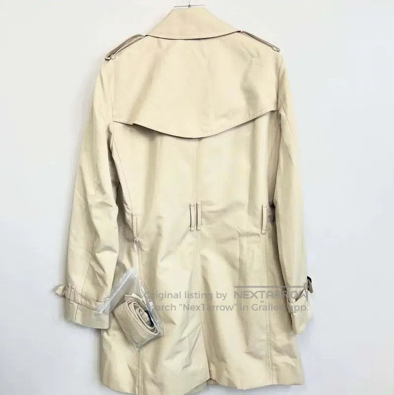 Burberry Burberry Women's Classic Khaki Trench Coat. Size M / US 6-8 / IT 42-44 - 2 Thumbnail