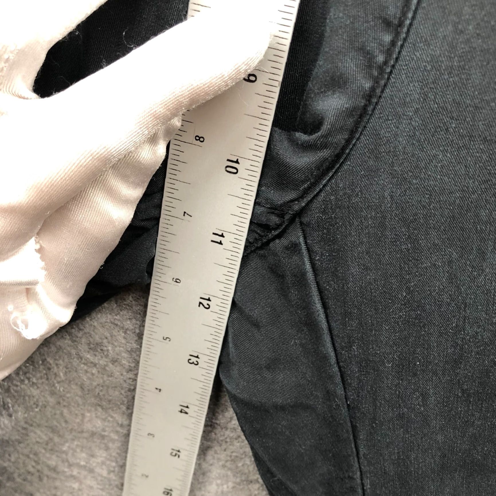 Banana Republic VINTAGE: No Banana Republic Pants Women M Black Cargo Relaxed Tencel Jogger Pull On 27 in Inseam Size 32" / US 10 / IT 46 - 6 Thumbnail
