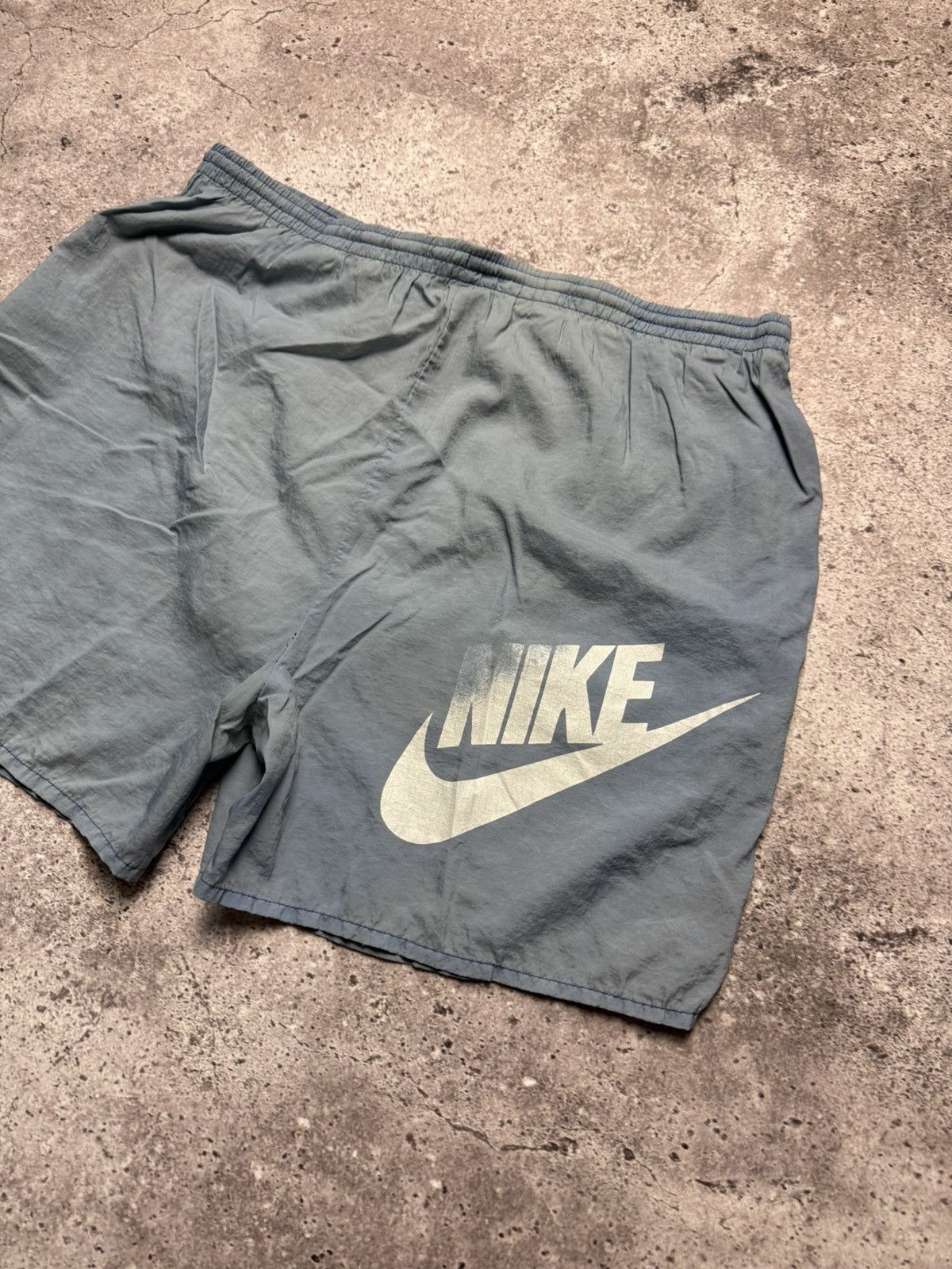 Vintage Vintage Nike Nylon Big Logo Hype Shorts 90s Y2K Size US 33 - 2 Thumbnail