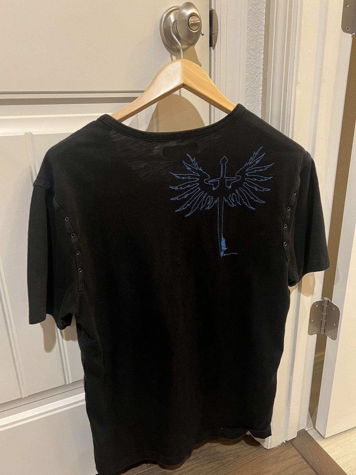 Guess G by Guess Sword Wing Graphic Tee with Lace-Up Sides Shirt Size US XXL / EU 58 / 5 - 5 Thumbnail