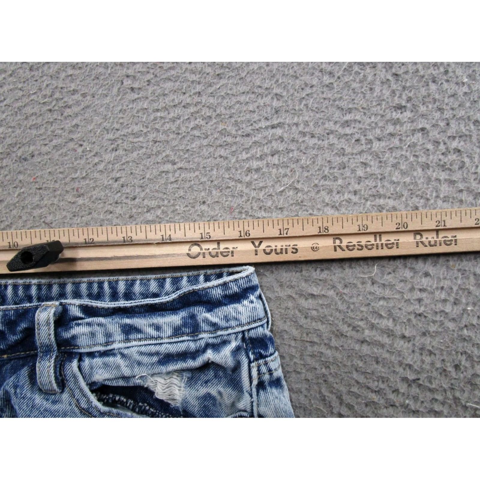 Vintage Kancan Women's Light Wash Denim Jeans Size 11 Regular 5-Pocket Distressed City Straight Jeans Bluefaded Denim Blue Size 32" / US 10 / IT 46 - 6 Thumbnail