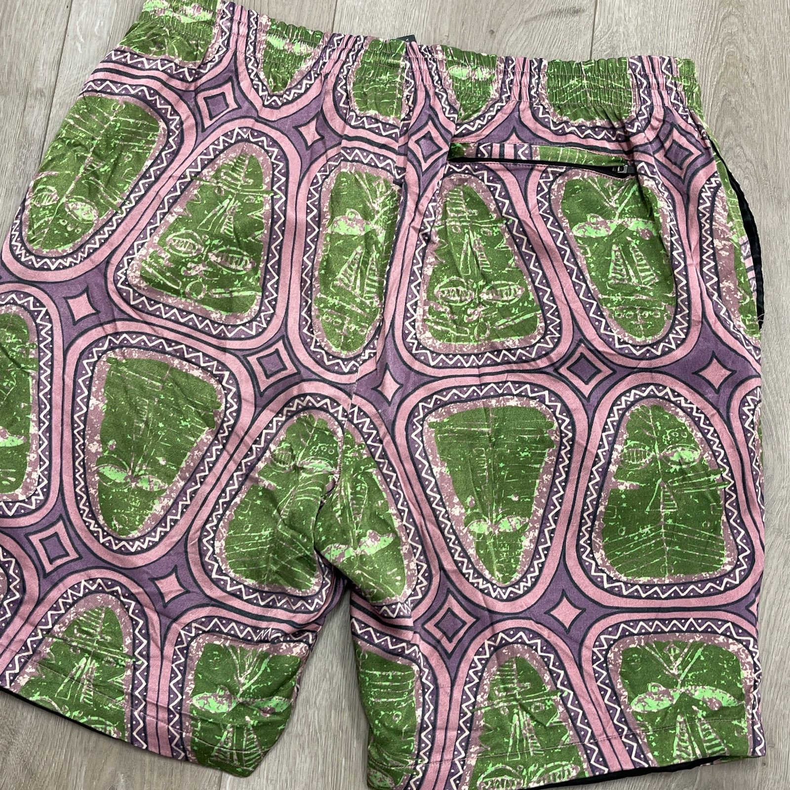 Stussy Stussy Mask Silk Shorts size Large L Purple Green B6 Size US 30 / EU 46 - 6 Thumbnail