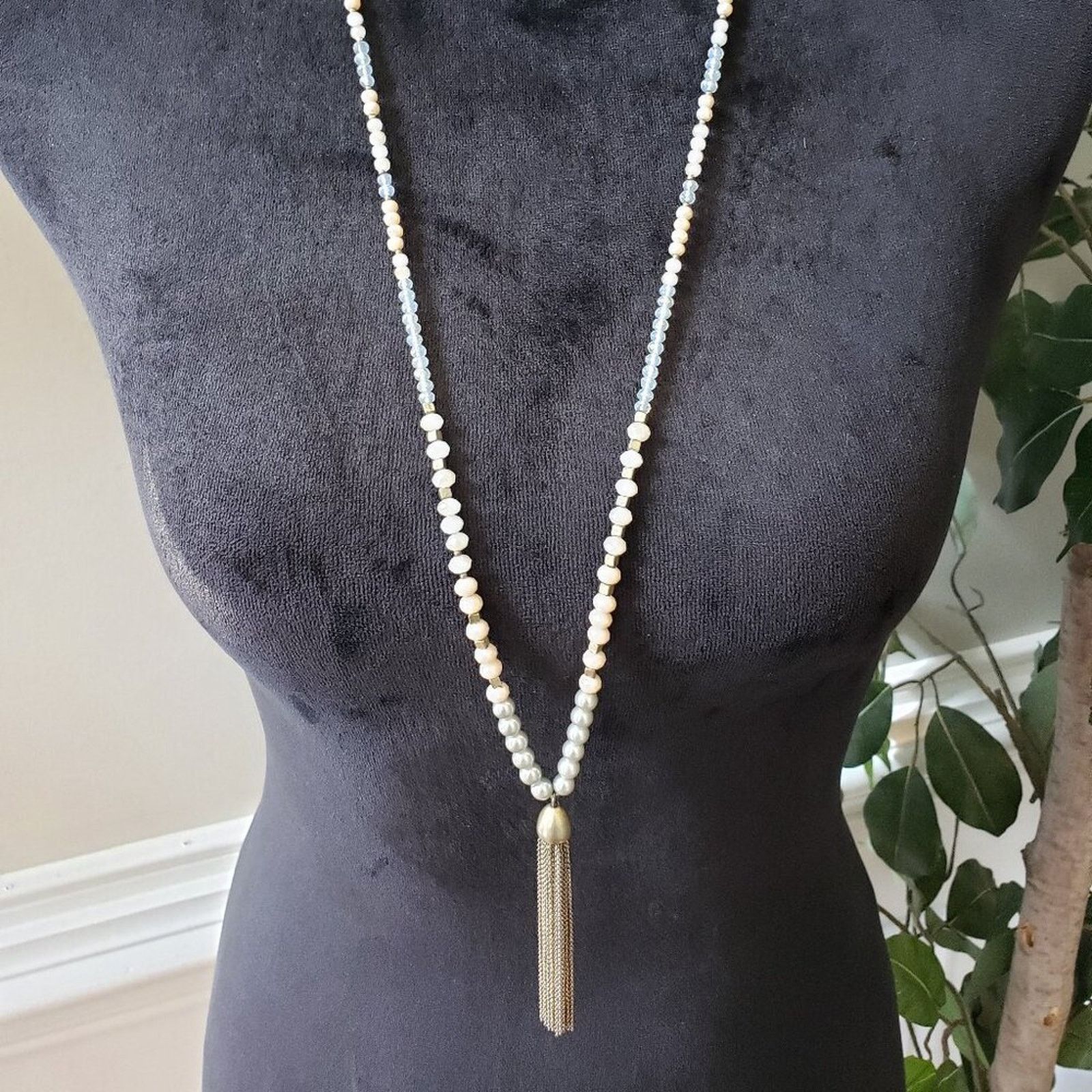 The Unbranded Brand Gold Tone Faceted Beads Faux Pearl Tassel Chain Necklace Size ONE SIZE - 1 Thumbnail