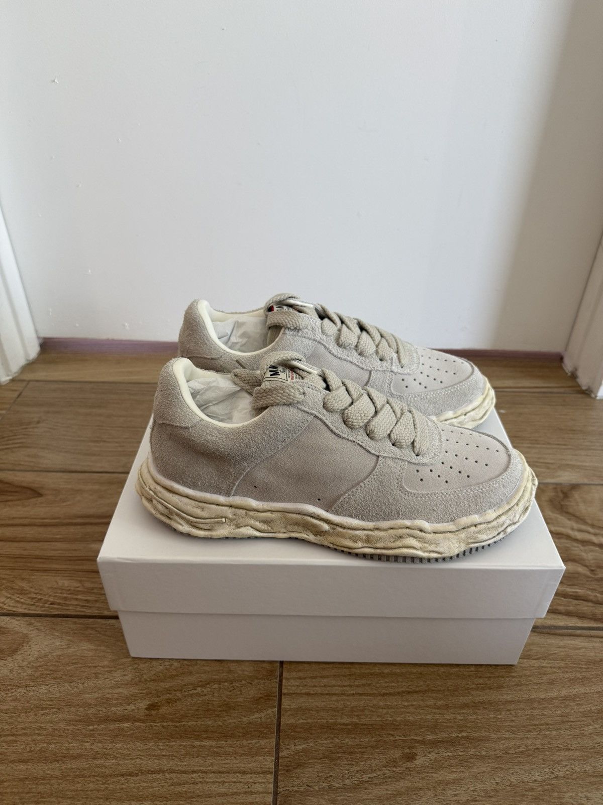 Maison MIHARA YASUHIRO Maison Mihara Yasuhiro Wayne Low OG Sole Suede White Size US 11 / EU 44 - 4 Thumbnail