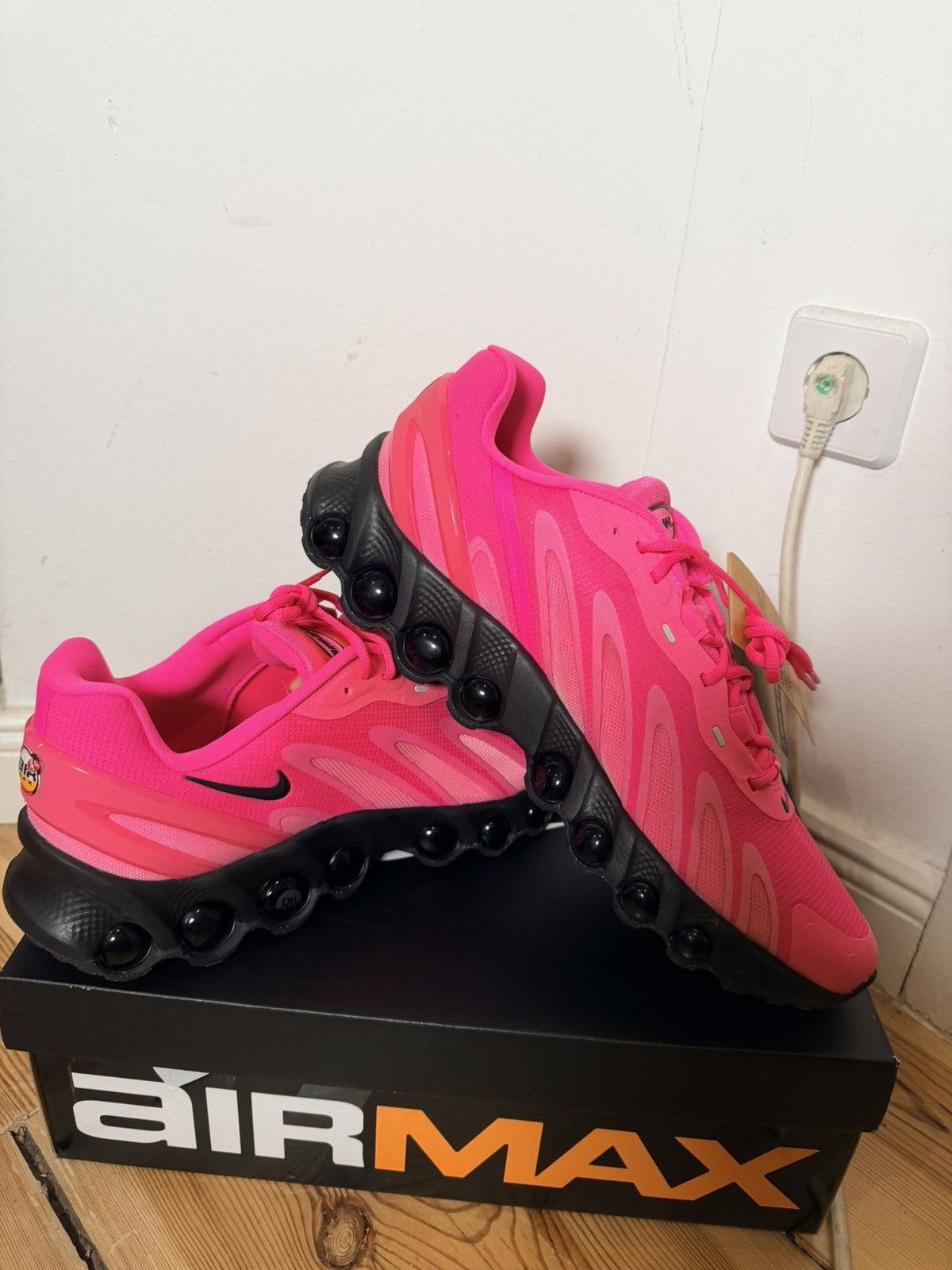 Nike Nike Air Max DN8 Hyper Pink Black US13 EU47.5 Deadstock Size US 14 / EU 47 - 2 Thumbnail