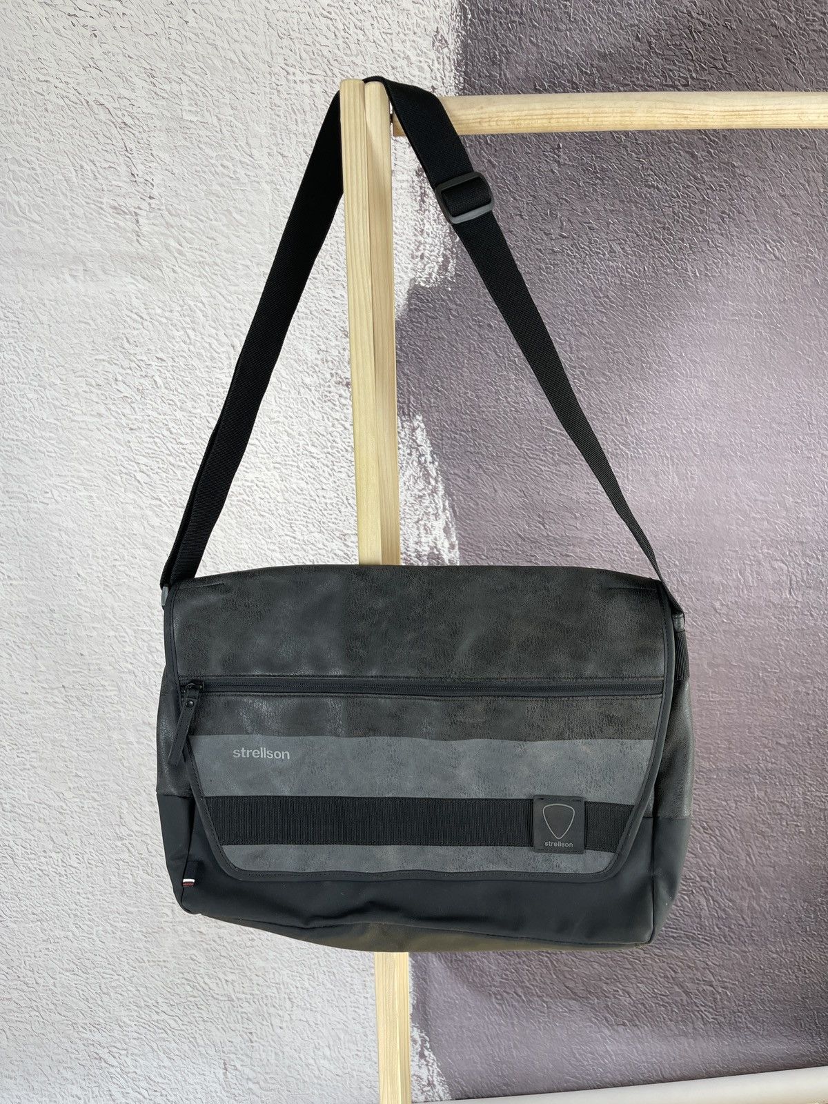 Strellson Strellson vintage leather messenger bag crossbody Size ONE SIZE - 1 Thumbnail