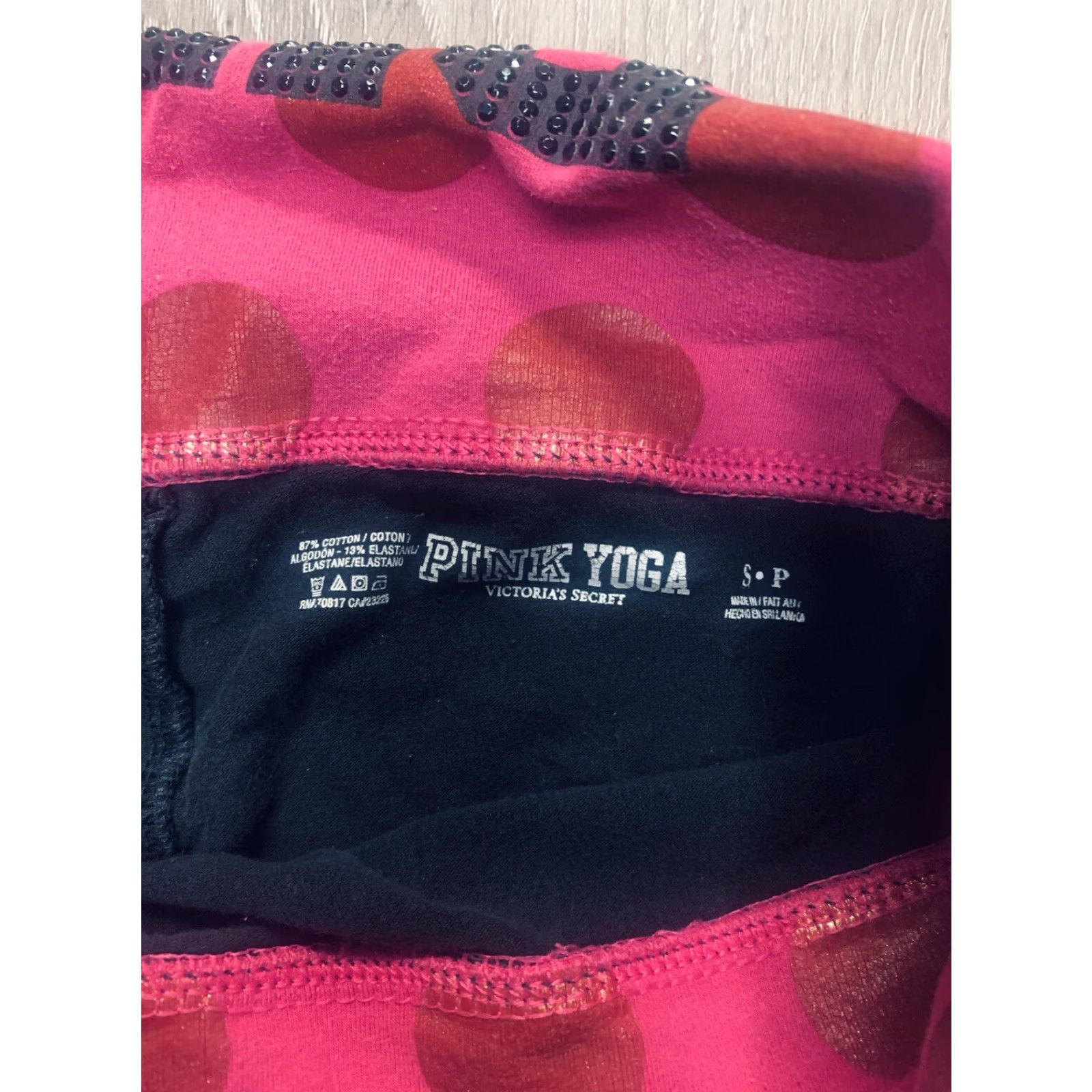 Victoria's Secret VTG Victoria's Secret PINK Yoga Fold Top Crop Pants Black Sequin Bling SZ S Capri FITTED Women Yoga Leggings VINTAGE VS PINK YOGA PANTS 19IN Inseam Size S / US 4 / IT 40 - 2 Thumbnail