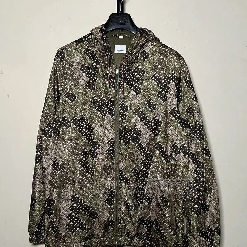 Burberry Burberry Green Recycled Fiber Men's Jacket. Size US XL / EU 56 / 4 - 1 Thumbnail