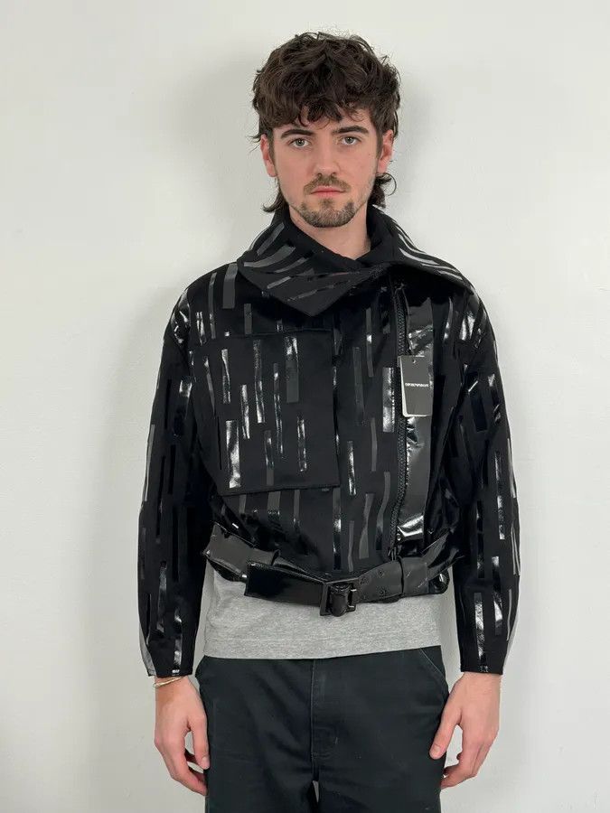 Emporio Armani AW2022 Emporio Armani Black Asymmetrical Zip Cropped Bomber Jacket Size XS / US 0-2 / IT 36-38 - 3 Thumbnail