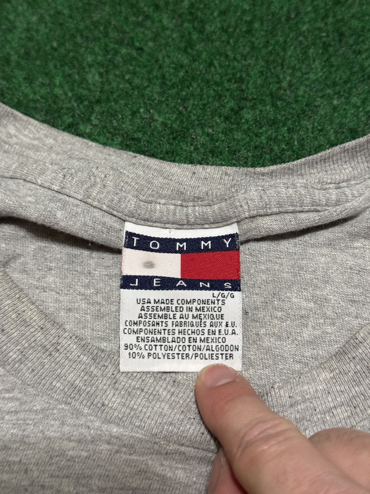 Tommy Hilfiger Vintage Tommy Hilfiger 90s Flag Logo Large Grey T Shirt Size US L / EU 52-54 / 3 - 3 Thumbnail