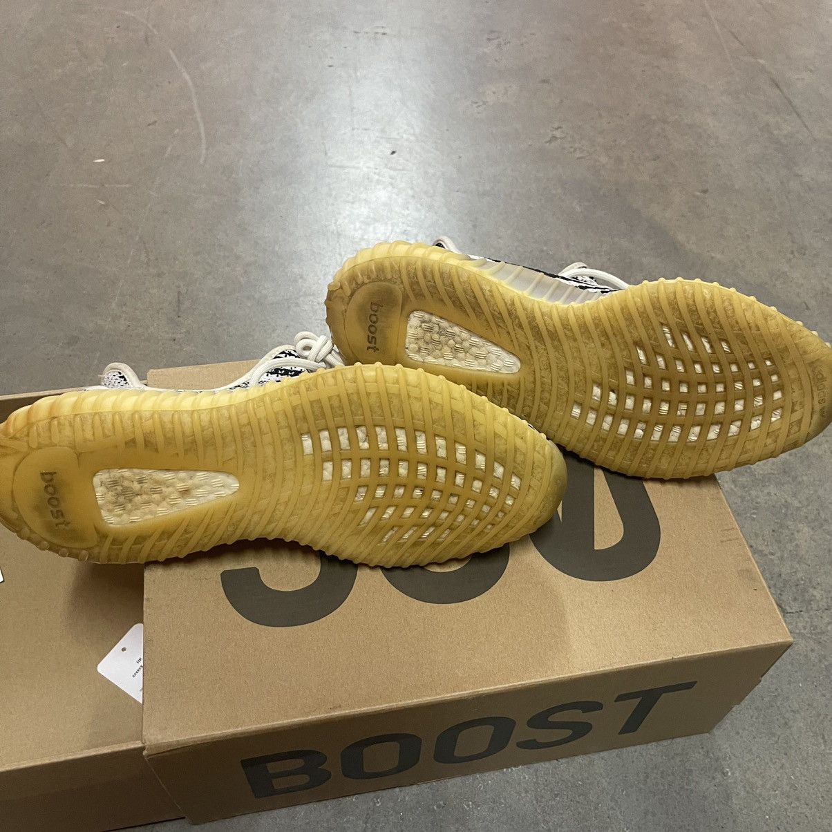 Other Yeezy 350 zebra size 9 Size US 9 / EU 42 - 6 Thumbnail