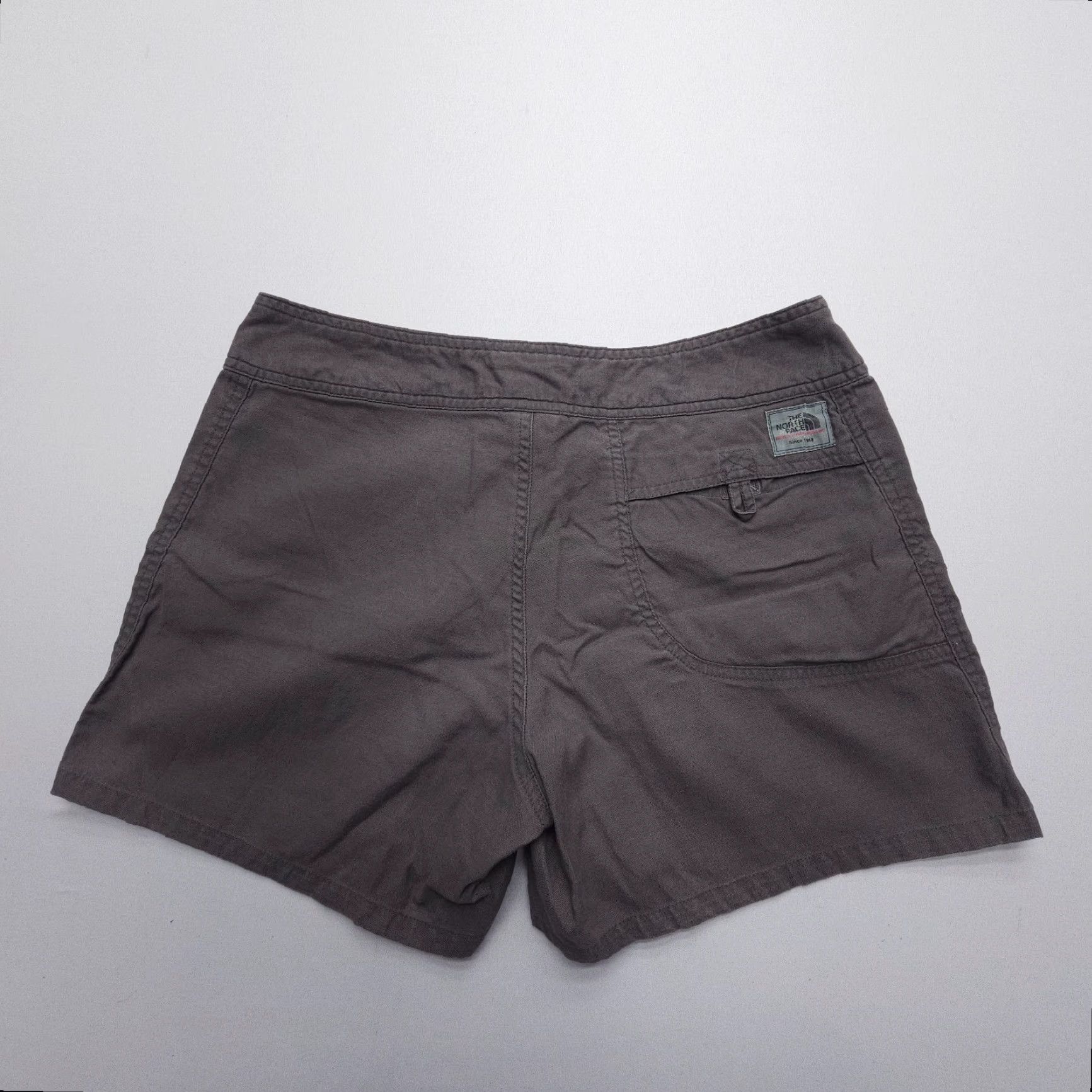 The North Face The North Face Women's Shorts Size 8 Gray Canvas Lightweight Chino Hiking Gorpcore Size 30" / US 8 / IT 44 - 2 Thumbnail