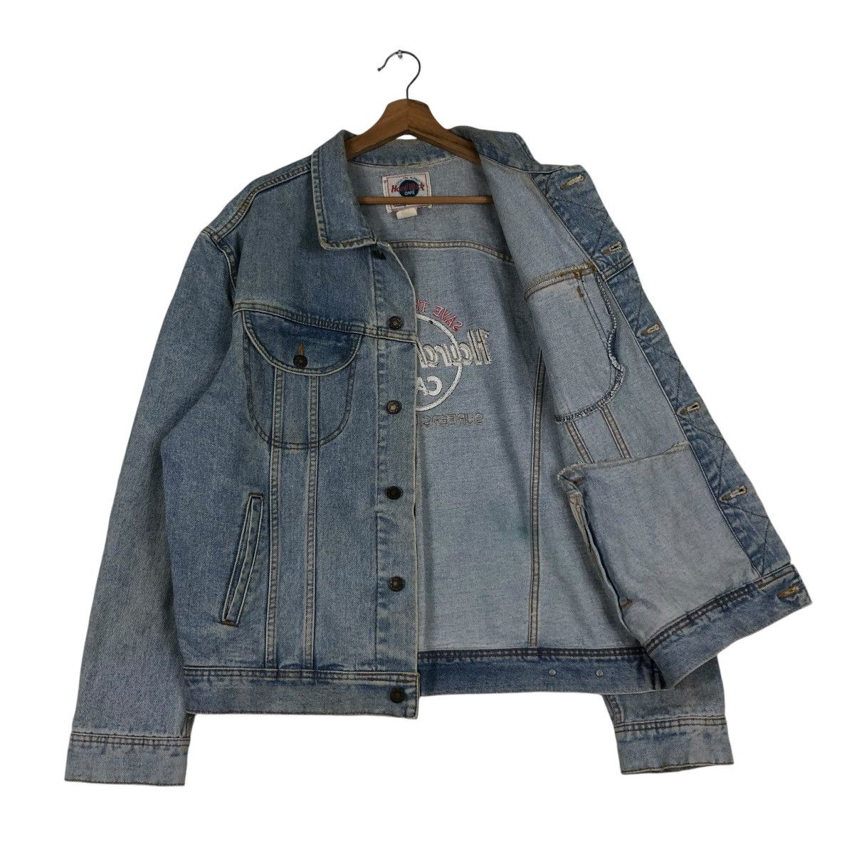 Japanese Brand 🔥VINTAGE DENIM TRUCKER JACKET HARD ROCK CAFE BIG LOGO Size US XL / EU 56 / 4 - 13 Thumbnail