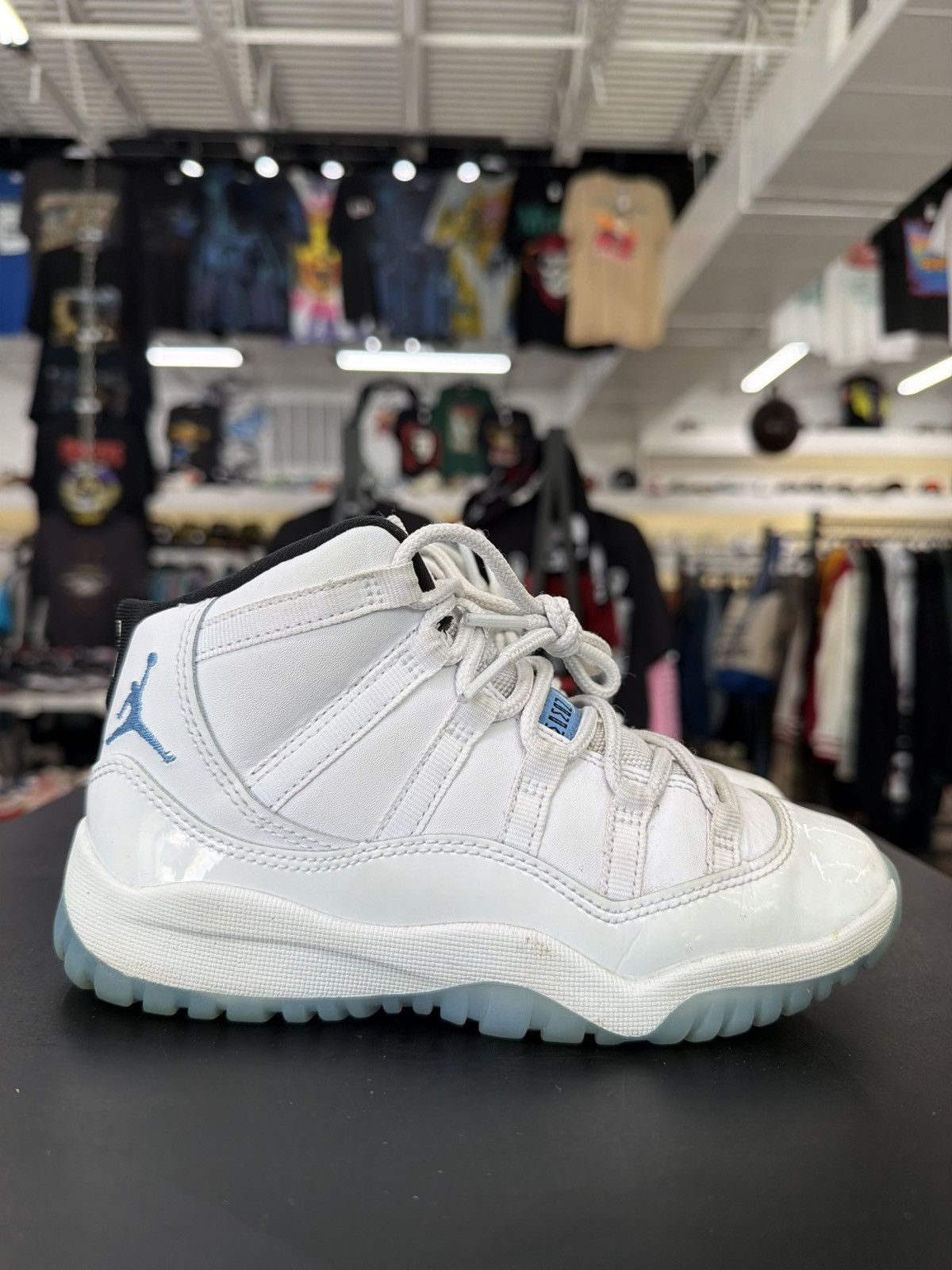 Jordan Brand Air Jordan 11 Legend Blue Size 1Y (2024) Size US 5 / EU 37 - 6 Thumbnail