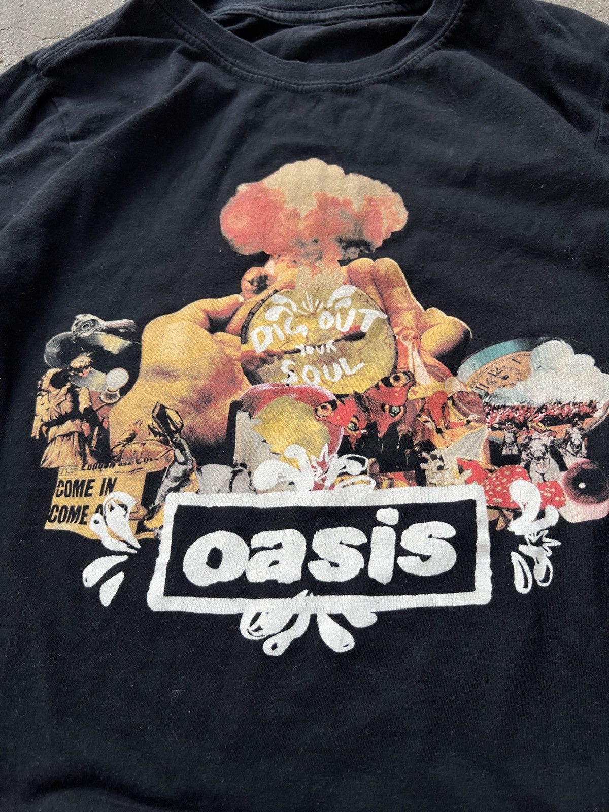Band Tees VINTAGE 00’S OASIS DIG OUT YOUR SOUL BAND ROCK PROMO T SHIRT Size US S / EU 44-46 / 1 - 4 Thumbnail