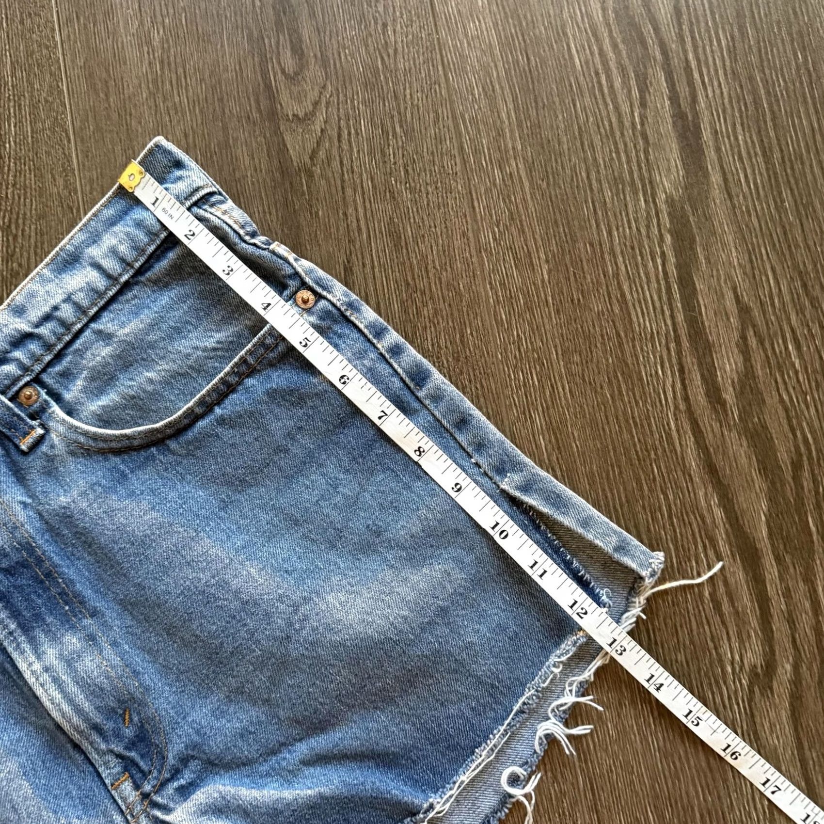 Levi's VINTAGE Levi's Denim Shorts 32 Blue High Rise Cutoff Frayed Raw Hem Womens Size 24" / US 00 / IT 34 - 8 Thumbnail