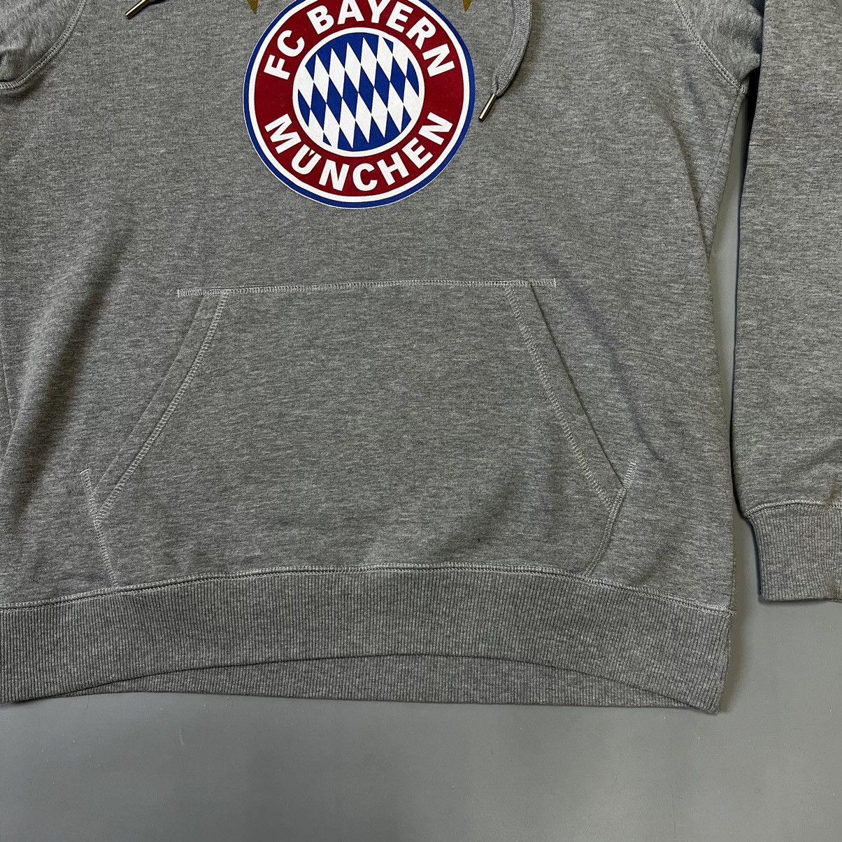 Vintage FC Bayern Munchen Hoodie Soccer Center Logo soccer Size US L / EU 52-54 / 3 - 6 Thumbnail