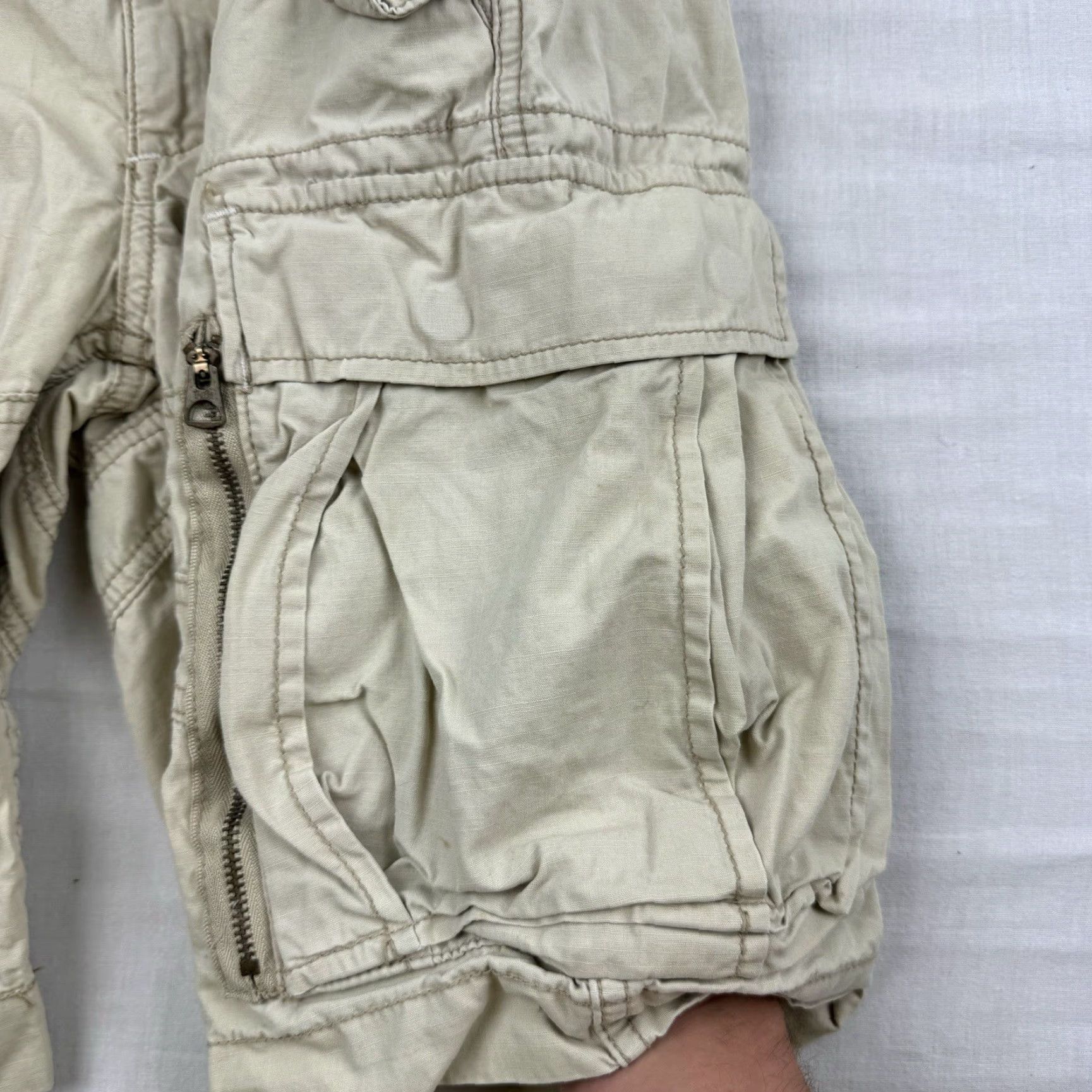 Polo Ralph Lauren Vintage Polo Ralph Lauren Cargo Shorts 36 Khakis Baggy Military Surplus Adult Men Ivory 10 in Inseam Relaxed Regular Zip Solid Pattern Size US M / EU 48-50 / 2 - 5 Thumbnail