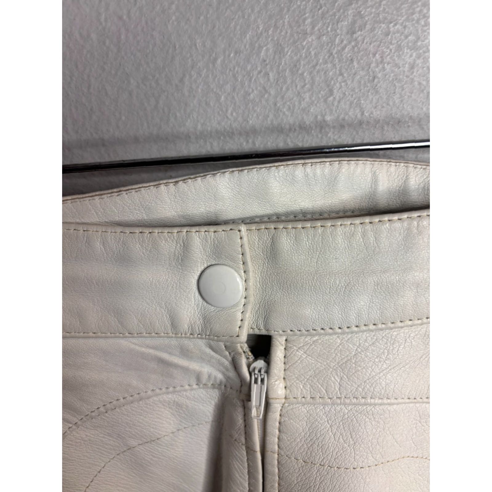 Vintage VINTAGE Jitrois Skirt White Leather Short Pencil 36 France Women Size 25" / US 0 / IT 36 - 3 Thumbnail