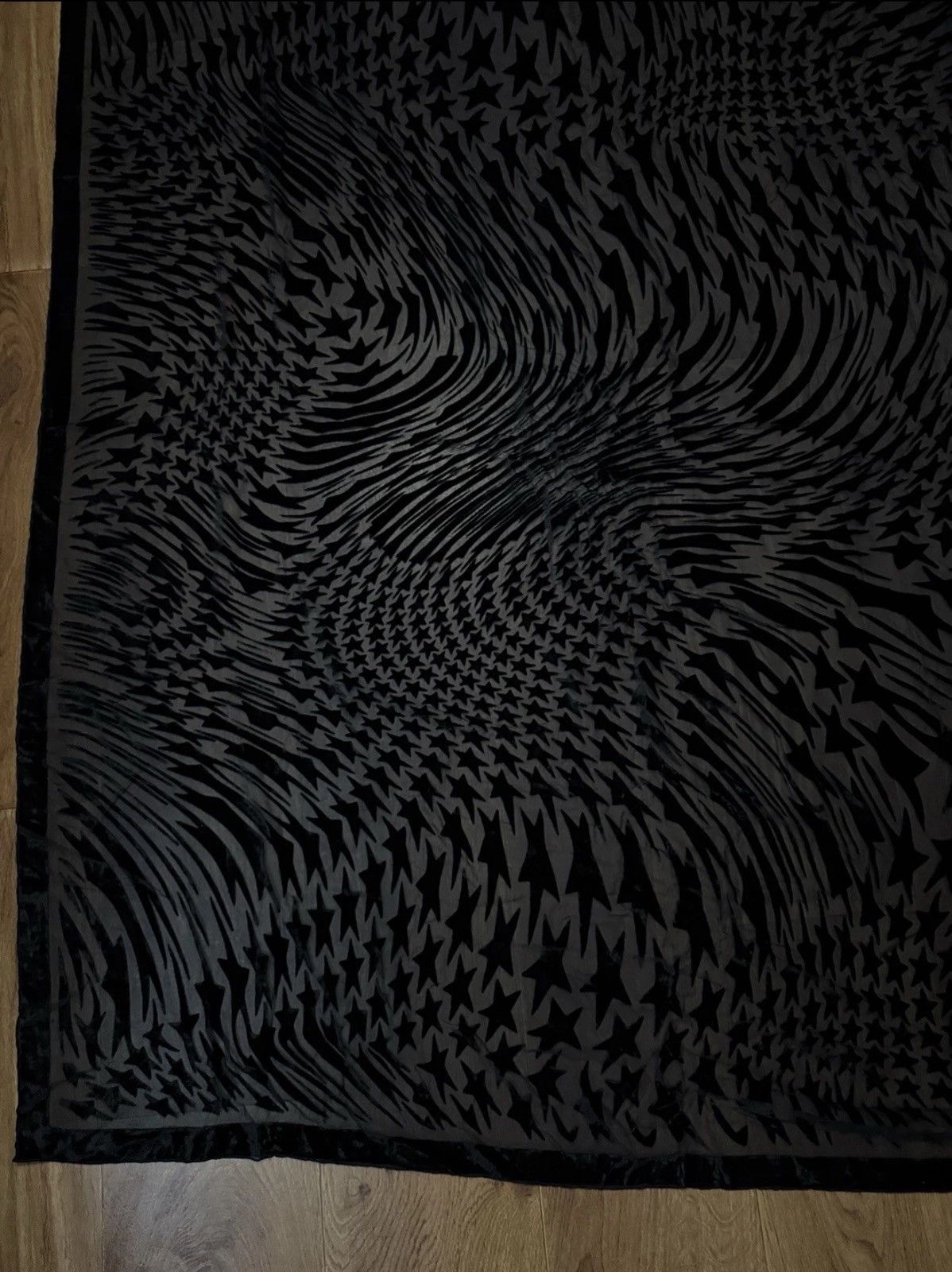 H&M × Mugler Mugler x H&M Silk Blend Scarf Star Swirling Black One Size Size ONE SIZE - 4 Thumbnail