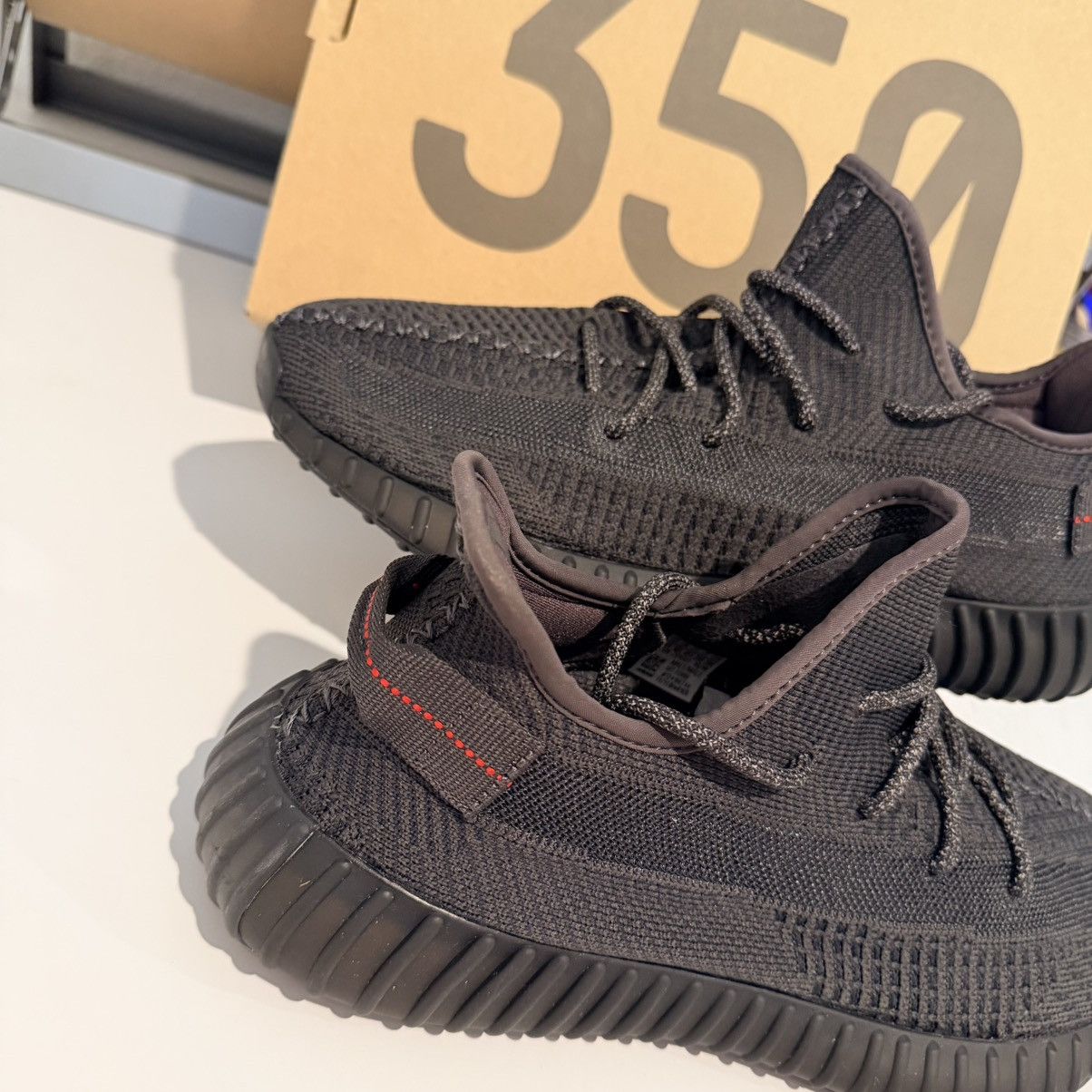 Yeezy adidas Yeezy Boost 350 V2 Low Black Non-Reflective Size 11 Size US 11 / EU 44 - 2 Thumbnail