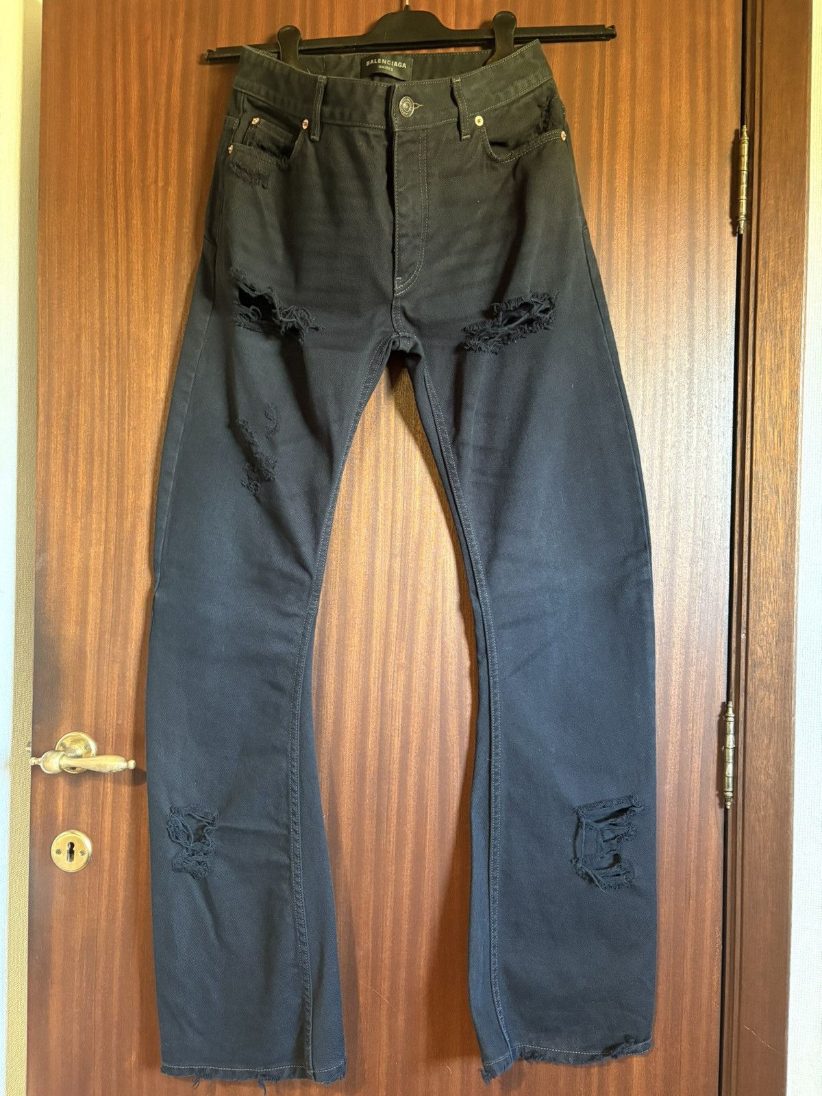 Balenciaga Balenciaga c shape destroy jeans Size US 32 / EU 48 - 1 Thumbnail