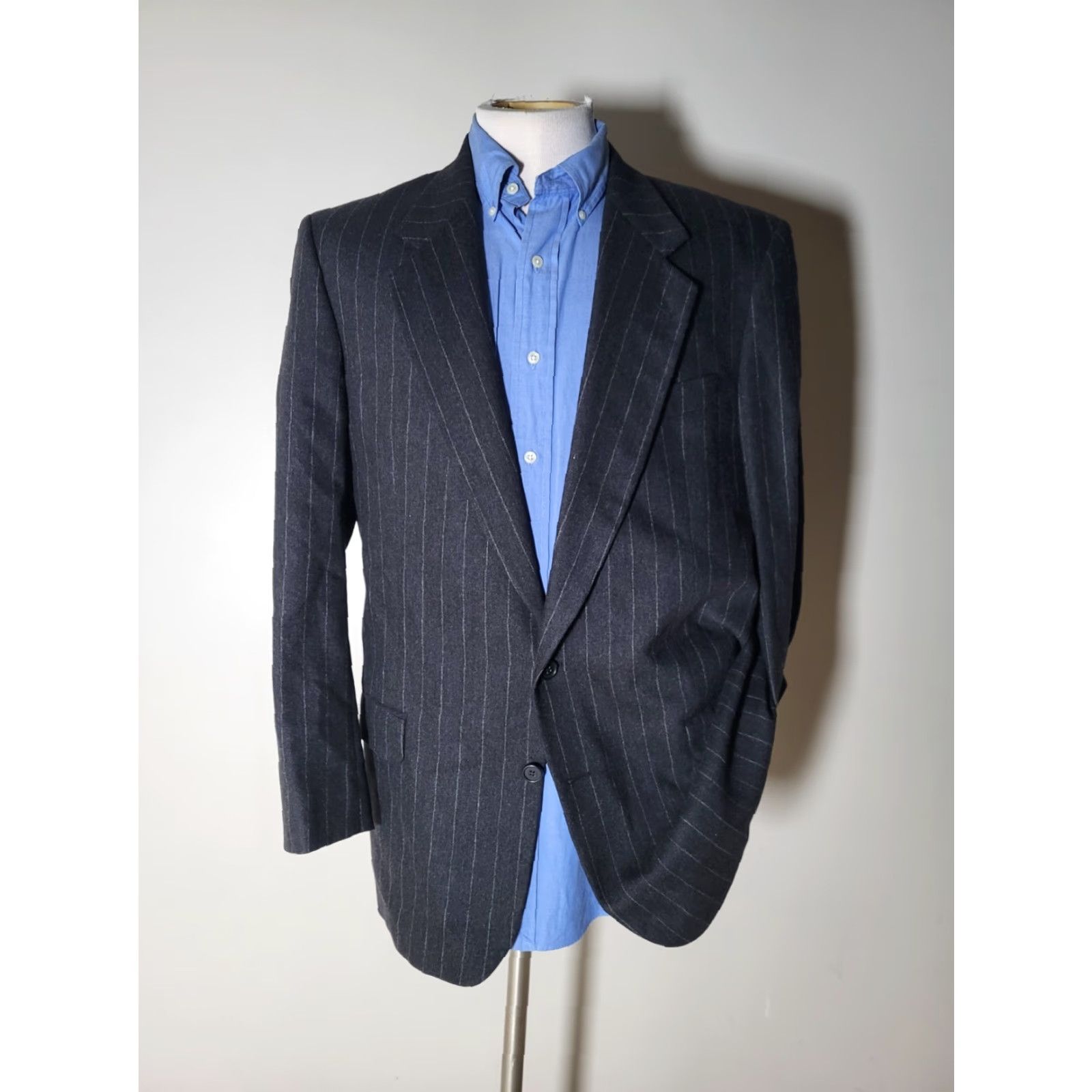 Valentino VINTAGE Valentino 42L Gray Flannel Wool Wide Chalk Striped Coat Blazer Jacket Size 42R - 3 Thumbnail
