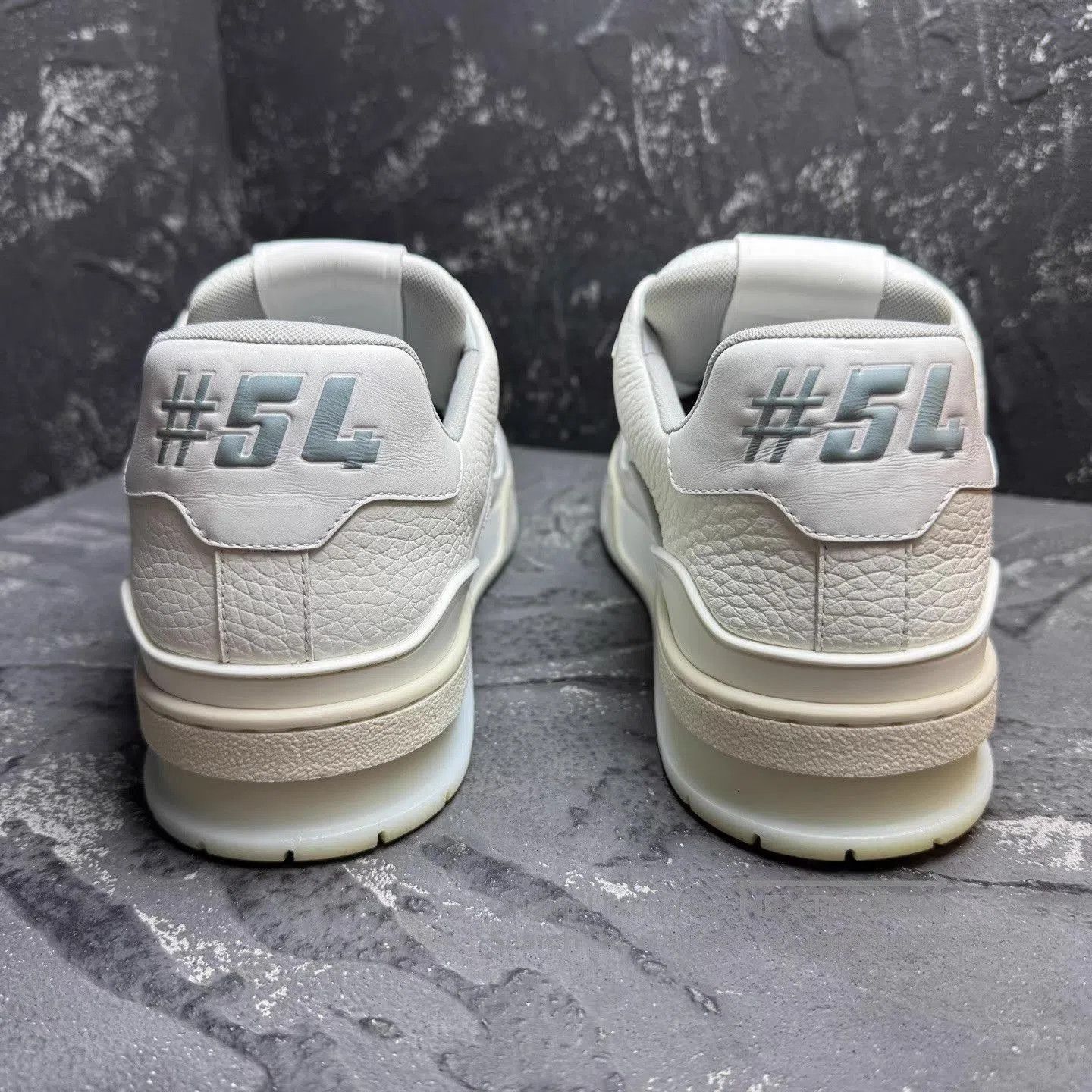 Louis Vuitton White Low. Size US 9 / EU 42 - 2 Thumbnail