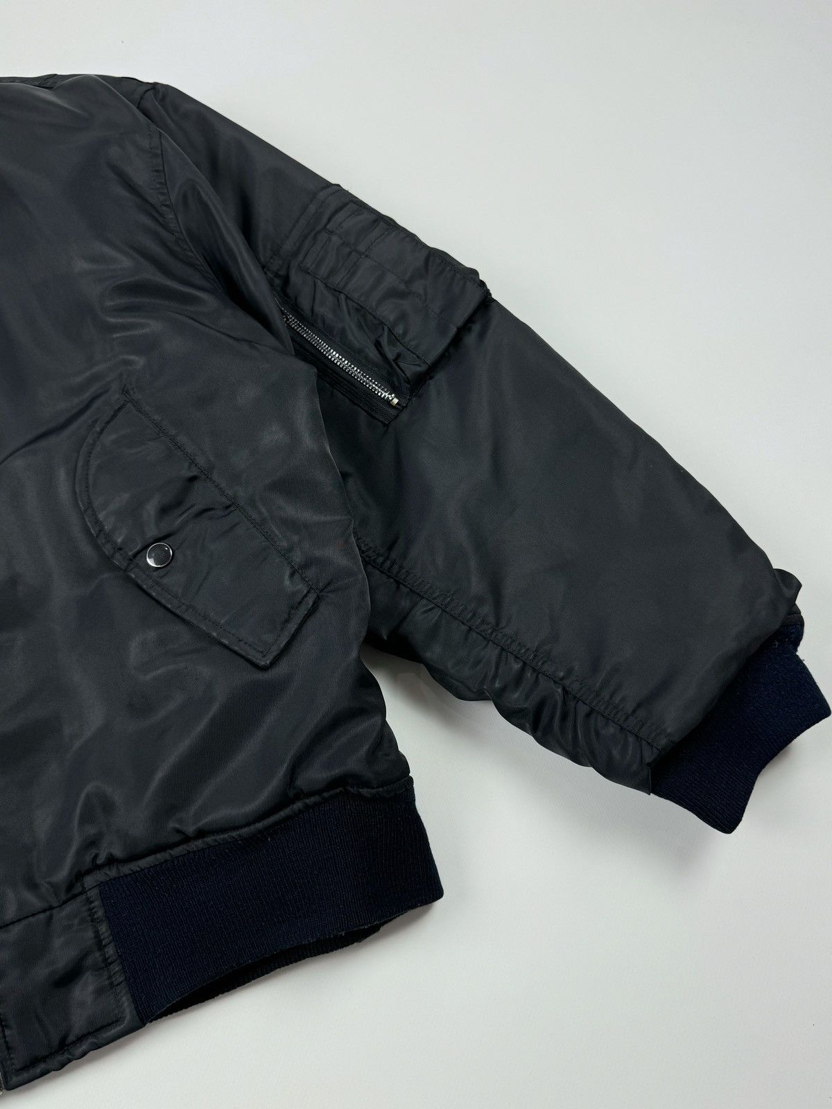 Vintage Vintage Reversible Distressed MA-1 Black Bomber Jacket Size US L / EU 52-54 / 3 - 9 Thumbnail