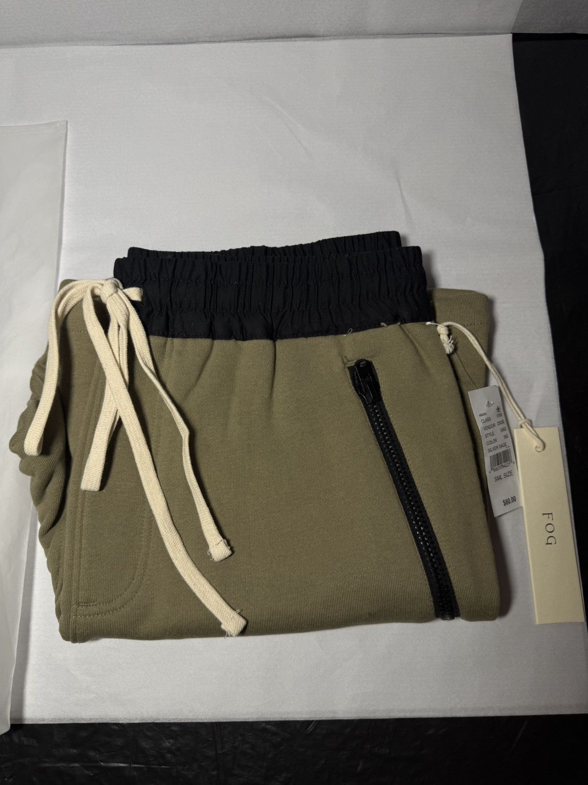 Fear of God Fear of God essentials first collection shorts silver sage S Size US 28 / EU 44 - 3 Thumbnail