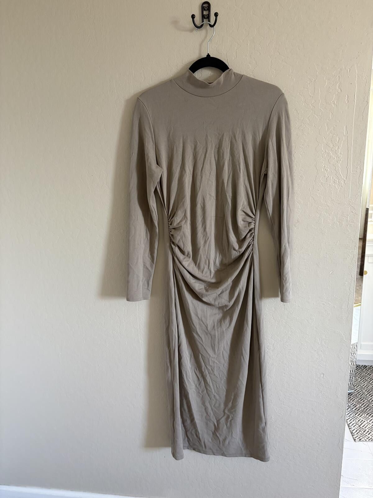 Zara Zara ruched midi dress Size L / US 10 / IT 46 - 1 Thumbnail