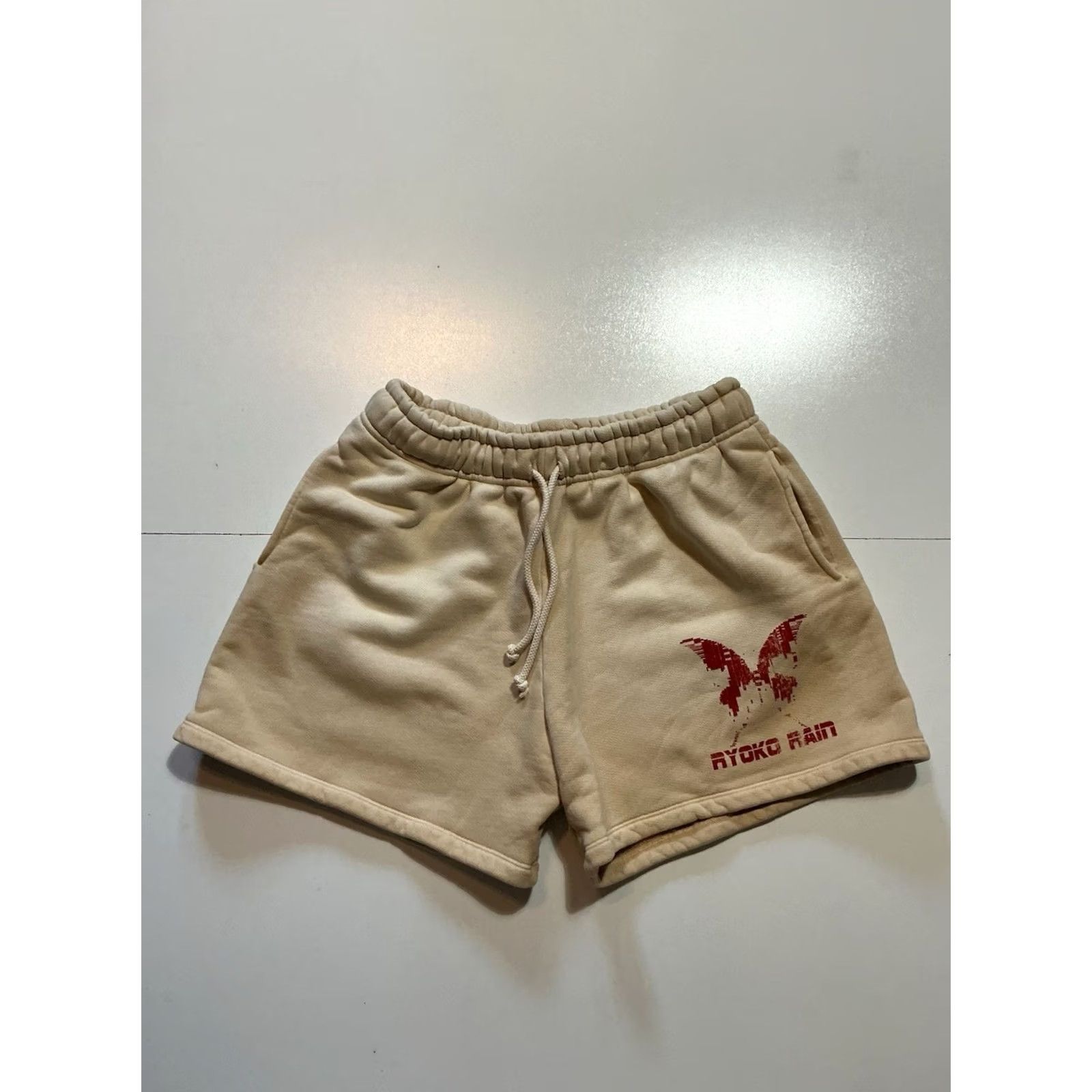 Rains Ryoko Rain Butterfly Beige Red Graphic 5” Inseam Heavyweight Sweat Shorts XL Mens Beige 5” Inseam Graphic Butterfly Size US 36 / EU 52 - 2 Thumbnail