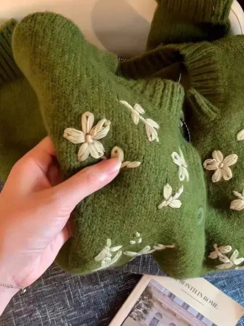 Japanese Brand Green loose flower embroidered knitted cardigan sweater Size S / US 4 / IT 40 - 4 Thumbnail