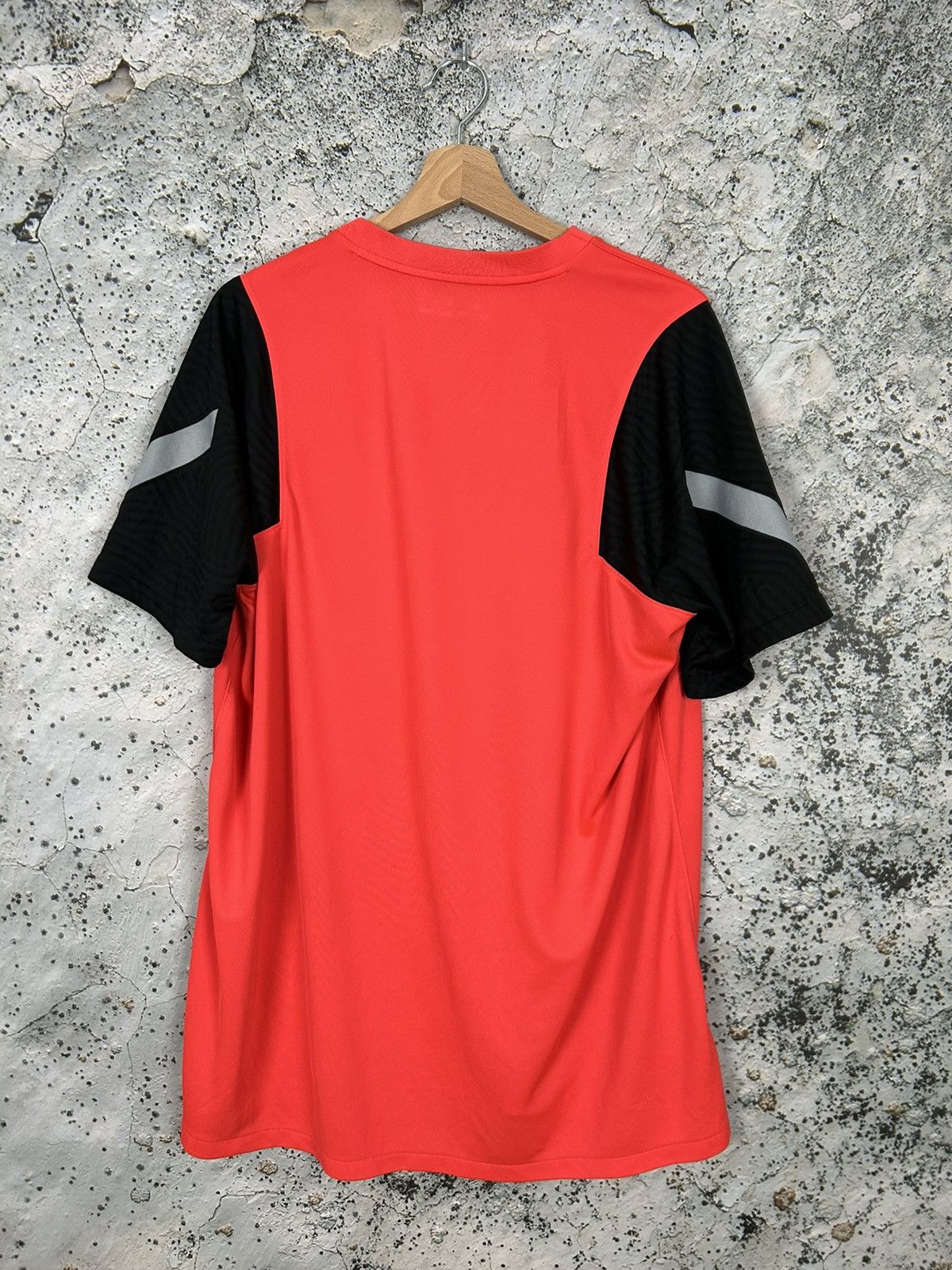 Nike Liverpool FC Soccer Jersey Nike Football Streetwear Rare Size US XL / EU 56 / 4 - 4 Thumbnail