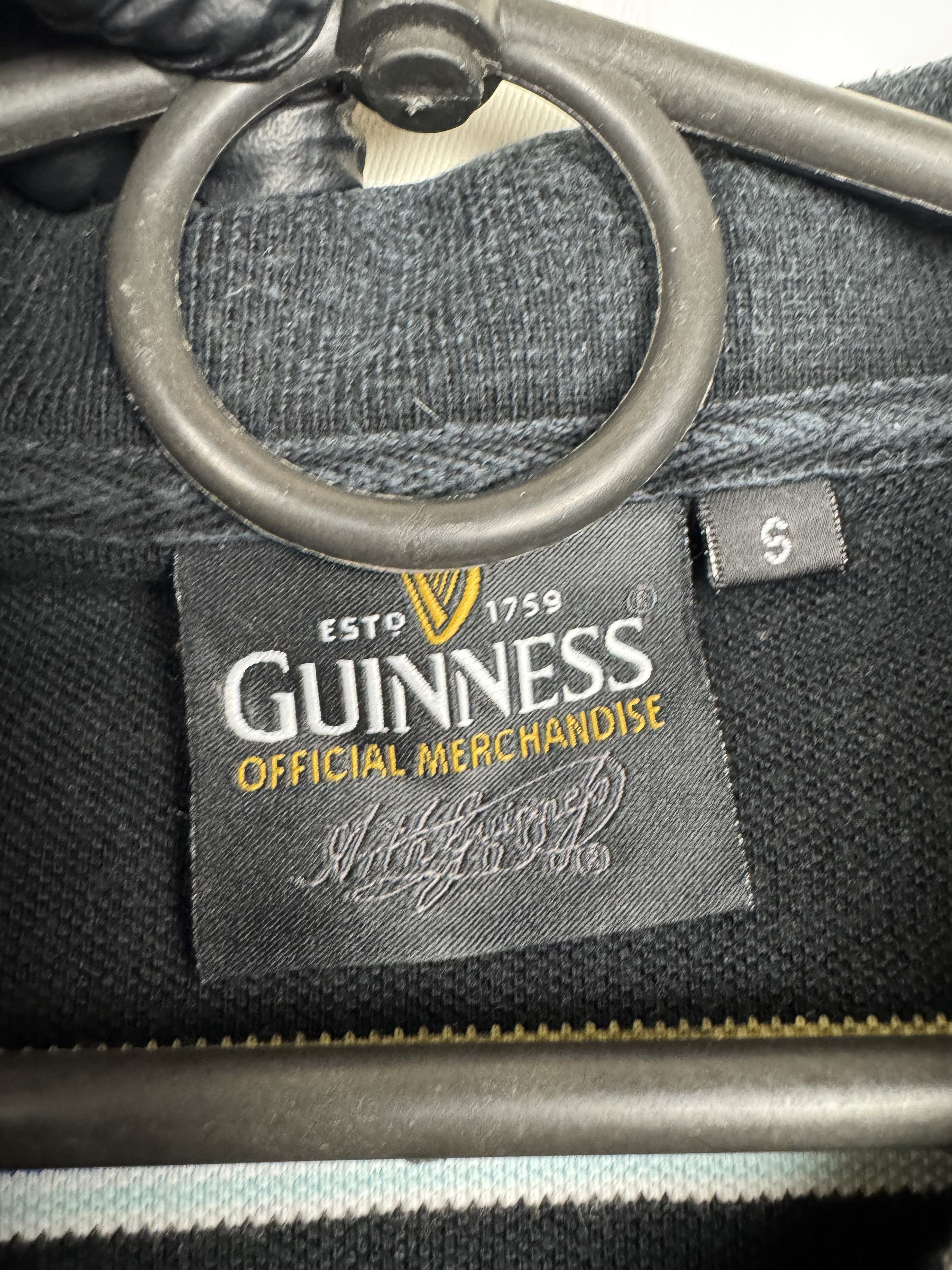 Vintage VINTAGE Guinness Logo Polo Shirt Size S Black Striped Size US S / EU 44-46 / 1 - 21 Thumbnail
