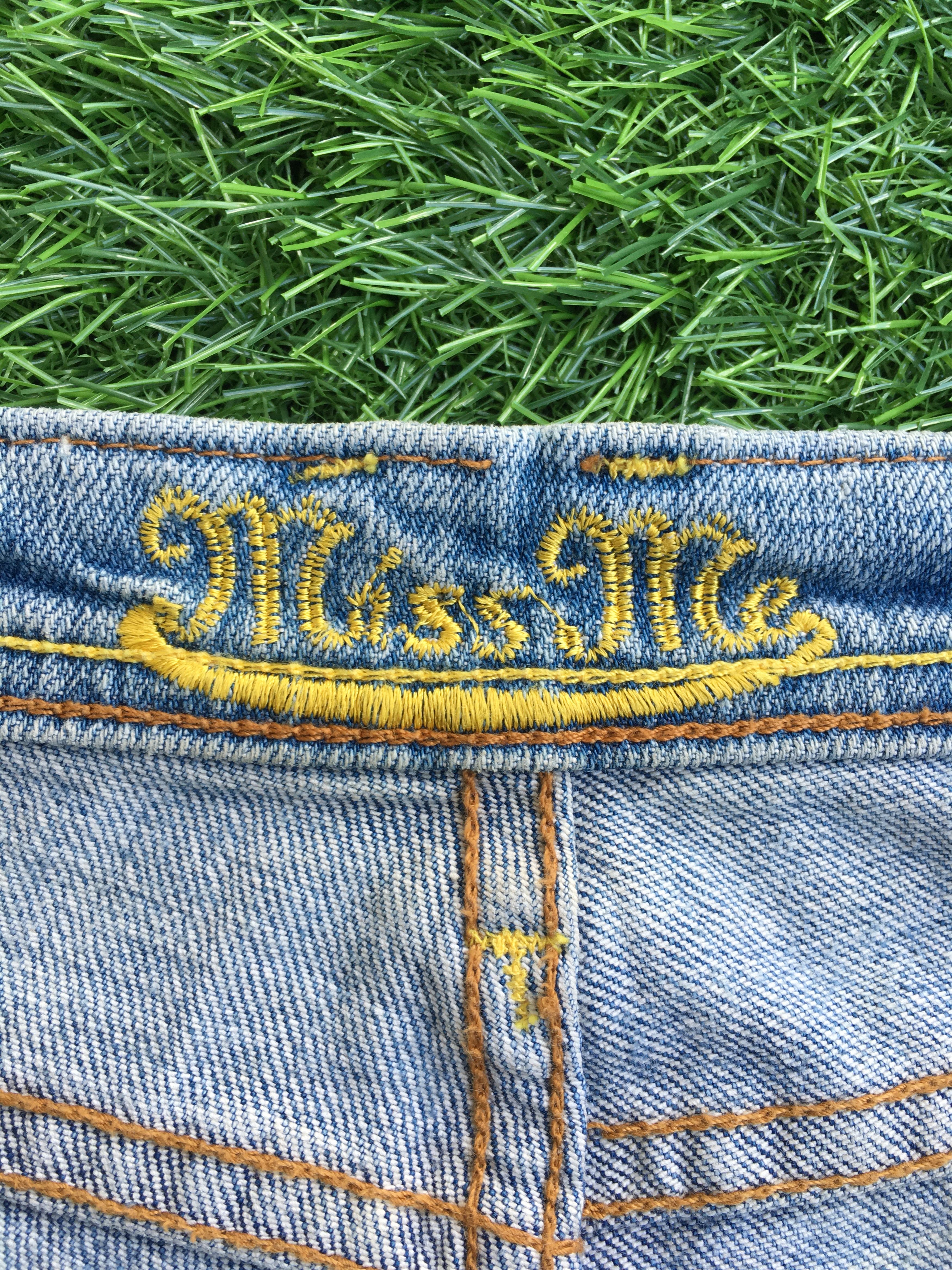 Designer Miss Me light blue wash 2000’s grunge bootcut jeans D-1093 Size 28" / US 6 / IT 42 - 14 Thumbnail