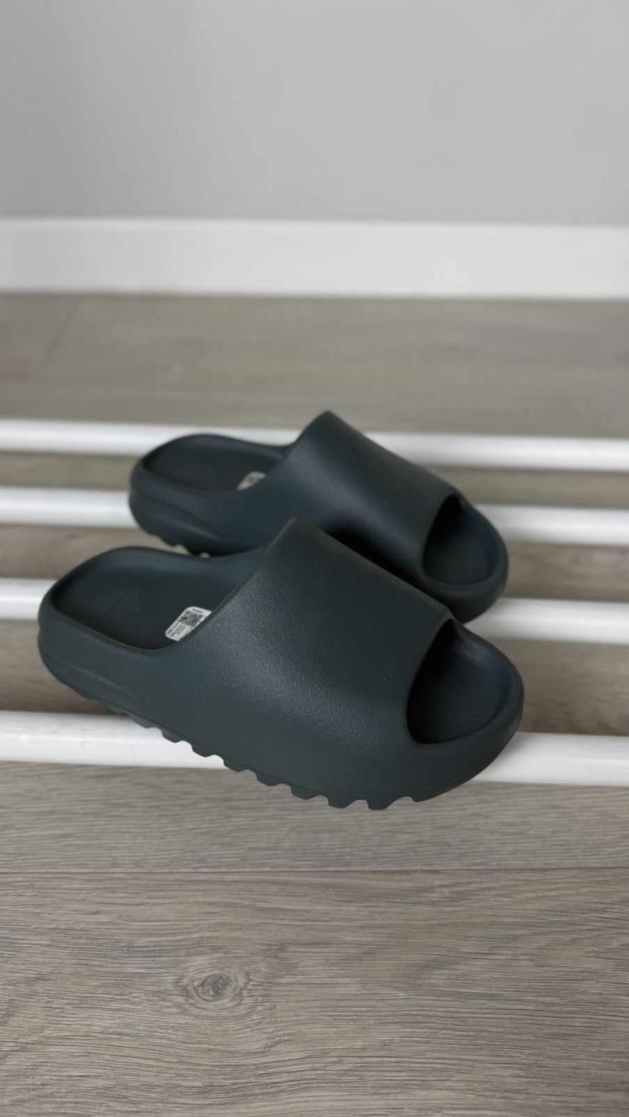 Adidas × Kanye West Adidas Yeezy Slide Size US 4 / IT 34 - 2 Thumbnail