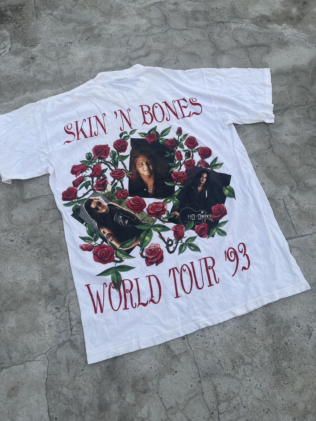 Band Tees × Brockum × Vintage Vintage Guns N Roses Tee Shirt 1993 World Tour Skin N Bones Size US L / EU 52-54 / 3 - 9 Thumbnail