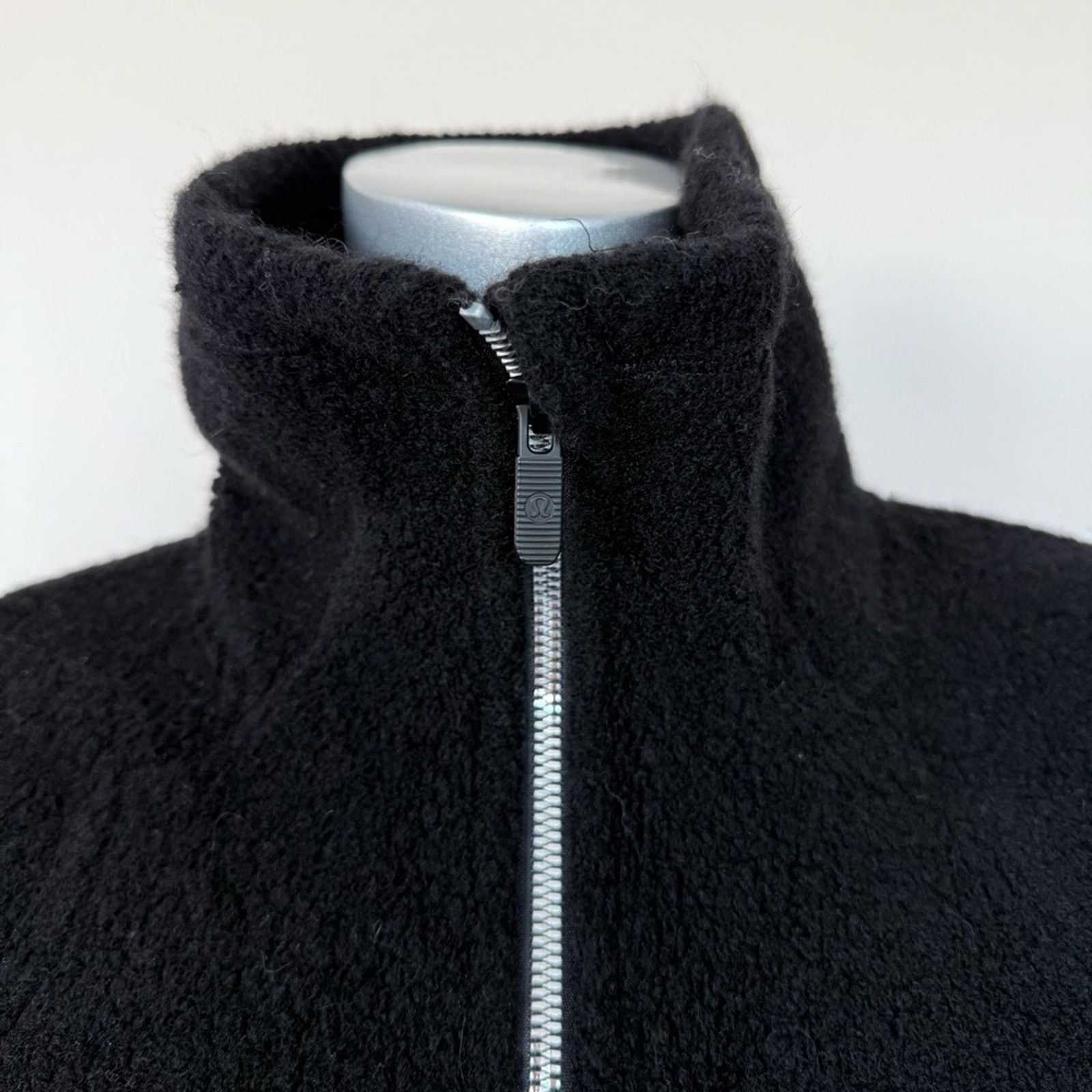 Lululemon Lululemon Athletica women sherpa jacket size 6 Size 28" / US 6 / IT 42 - 3 Thumbnail