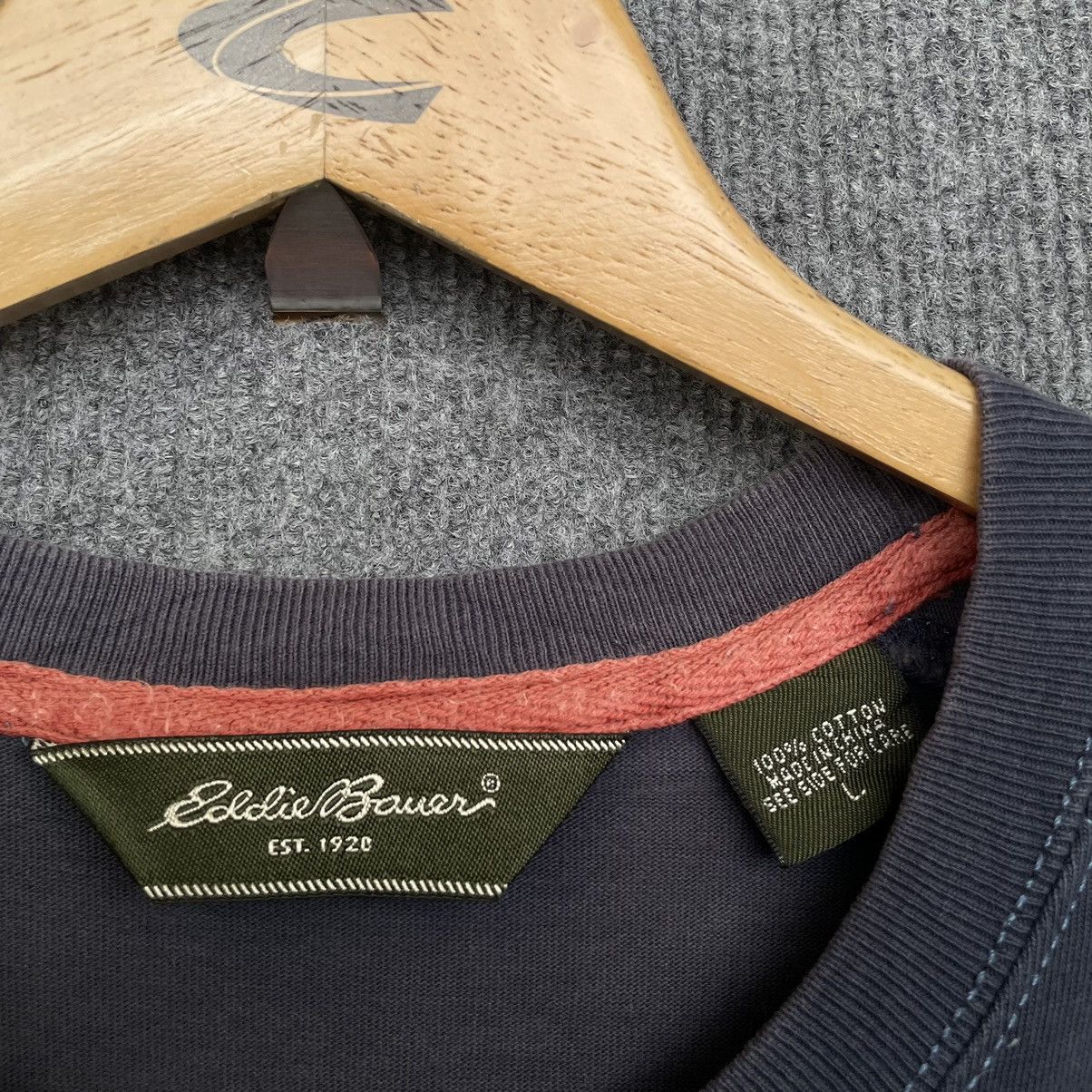 Eddie Bauer × Vintage Vintage Y2K Eddie Bauer Embroidery Spell Out T Shirt Size US XL / EU 56 / 4 - 3 Thumbnail