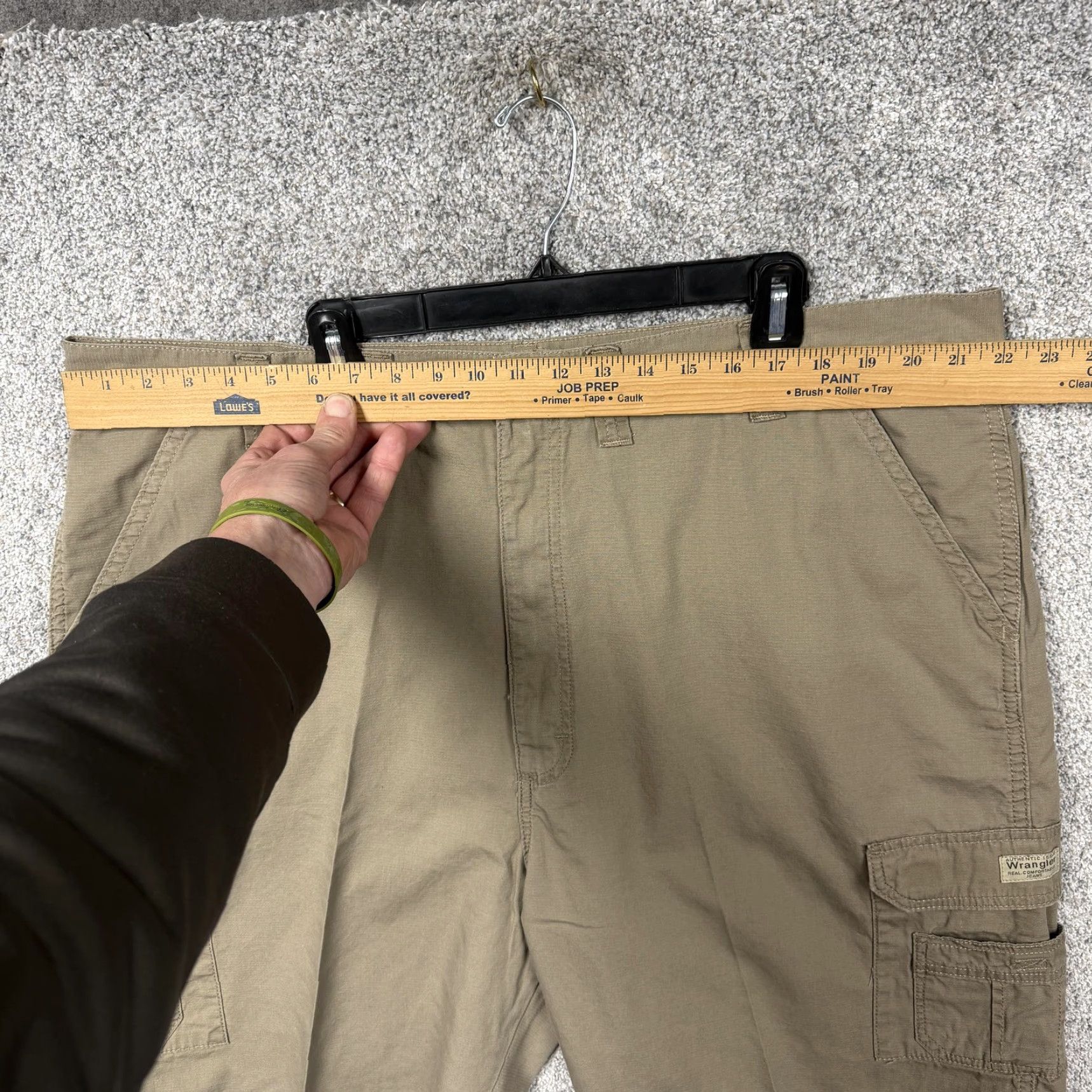 Wrangler Wrangler Cargo Shorts Mens 44 Khaki Canvas Earthy Utilitarian Workwear Gorpcore Size US 44 / EU 60 - 2 Thumbnail