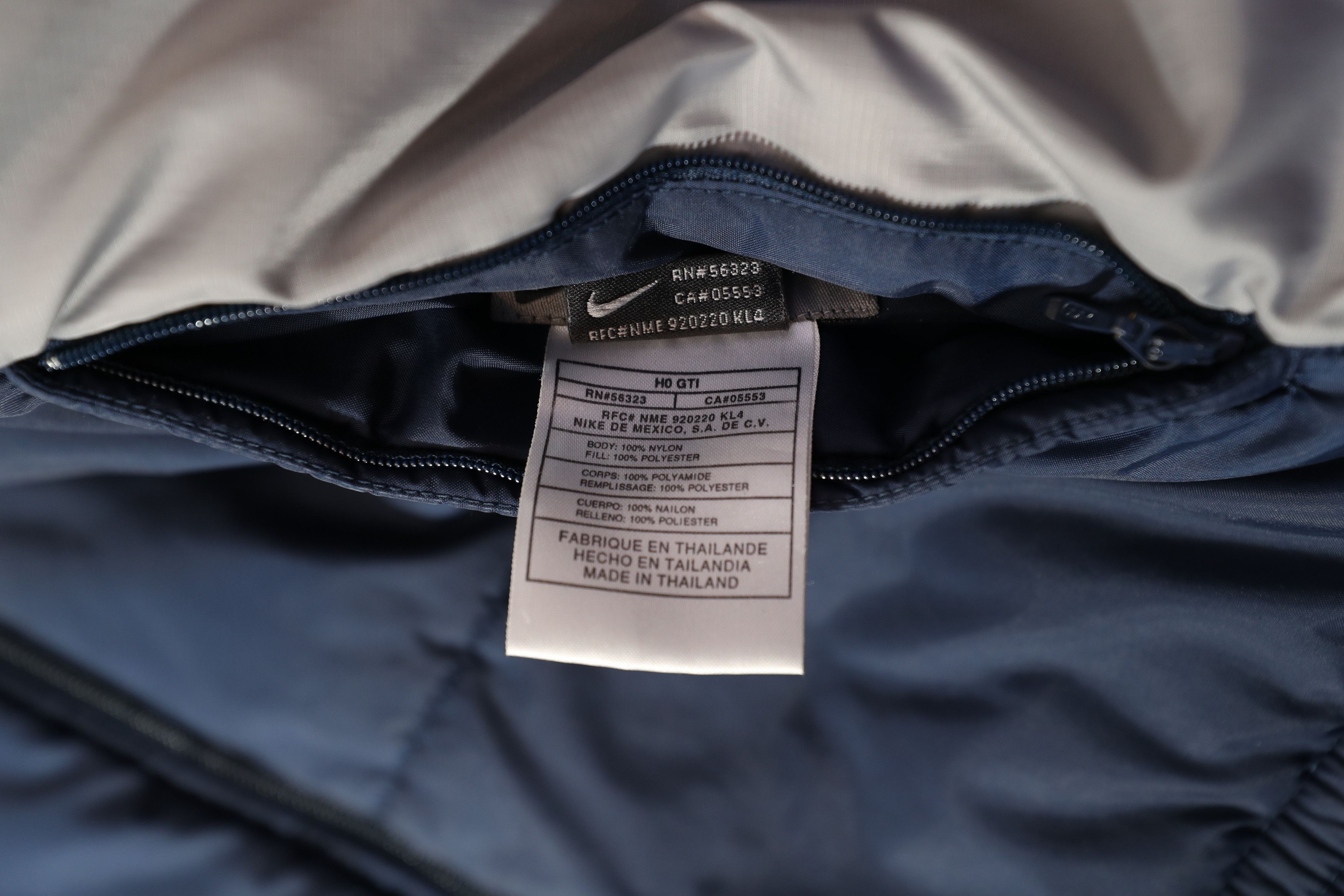 Nike Nike Vintage Reversible Navy/Gray Puffy Nike Jacket (XL) Size US XL / EU 56 / 4 - 15 Thumbnail