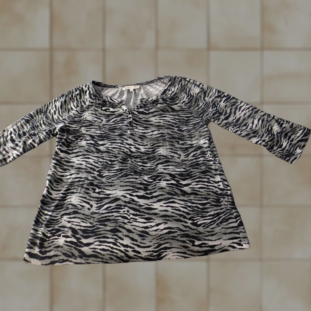 Jones New York Jones New York top Womens L Green pullover animal print Crew Neck Casual Blouse Basic Stretch Long Sleeve Cotton Modal Rayon vintage: No Size L / US 10 / IT 46 - 1 Thumbnail
