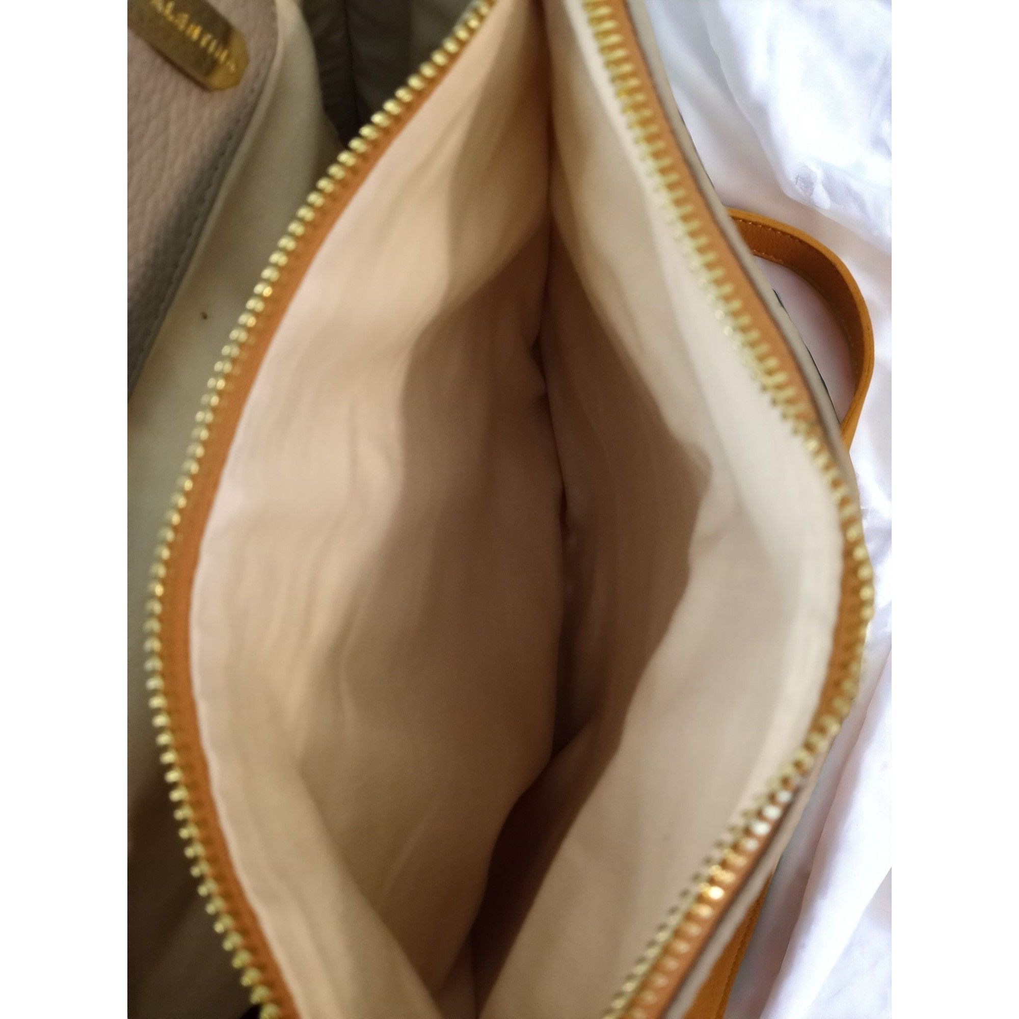 Designer Valentina Tradizone Italiana Beige Pebbled Leather Crossbody Size ONE SIZE - 8 Thumbnail