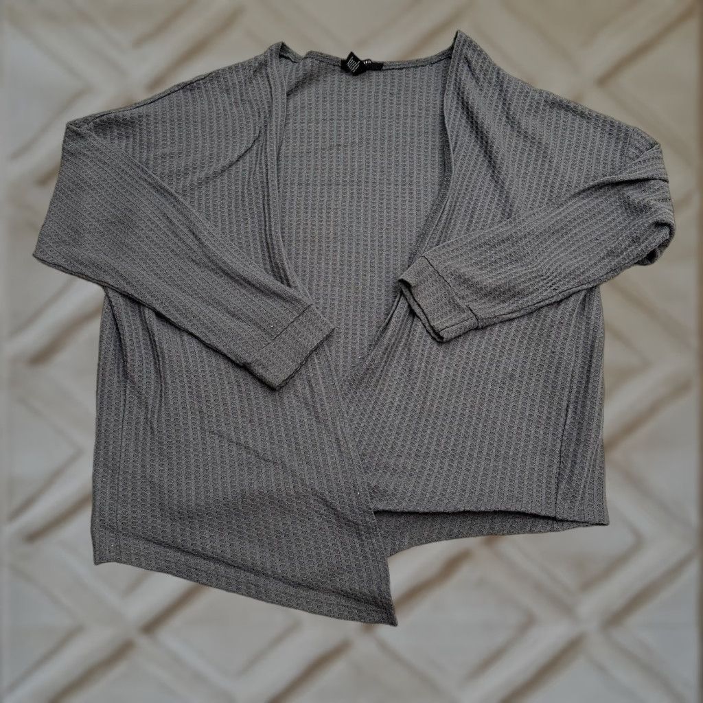Forever 21 FOREVER 21 Cardigan Sweater Womens Medium Dark Gray Waffle Knit Casual Lightweight Breathable Size M / US 6-8 / IT 42-44 - 1 Thumbnail