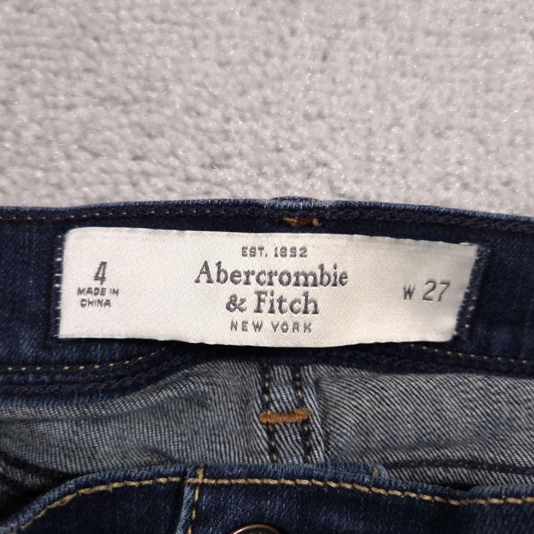 Abercrombie & Fitch Abercrombie & Fitch Jeans Womens 4 W27 Blue Dark Wash Straight Leg Raw Hem Denim Cropped Stretch Pockets Logo Size 27" / US 4 / IT 40 - 5 Thumbnail